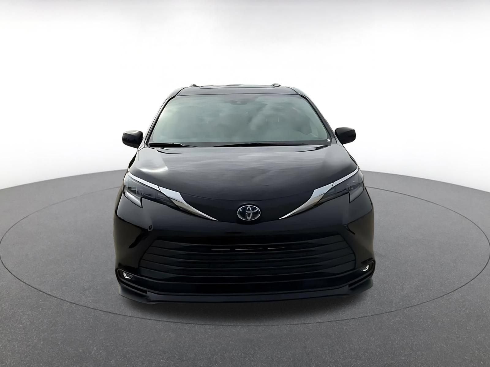 Thumbnail: 2025 Toyota Sienna - 4