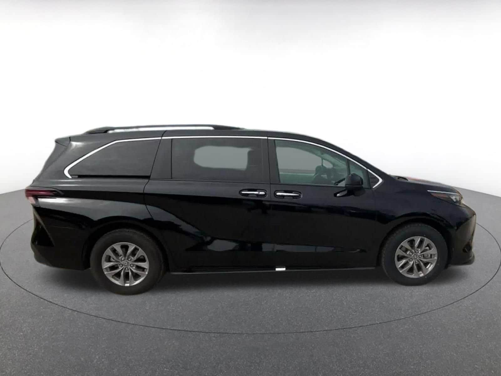 Thumbnail: 2025 Toyota Sienna - 15