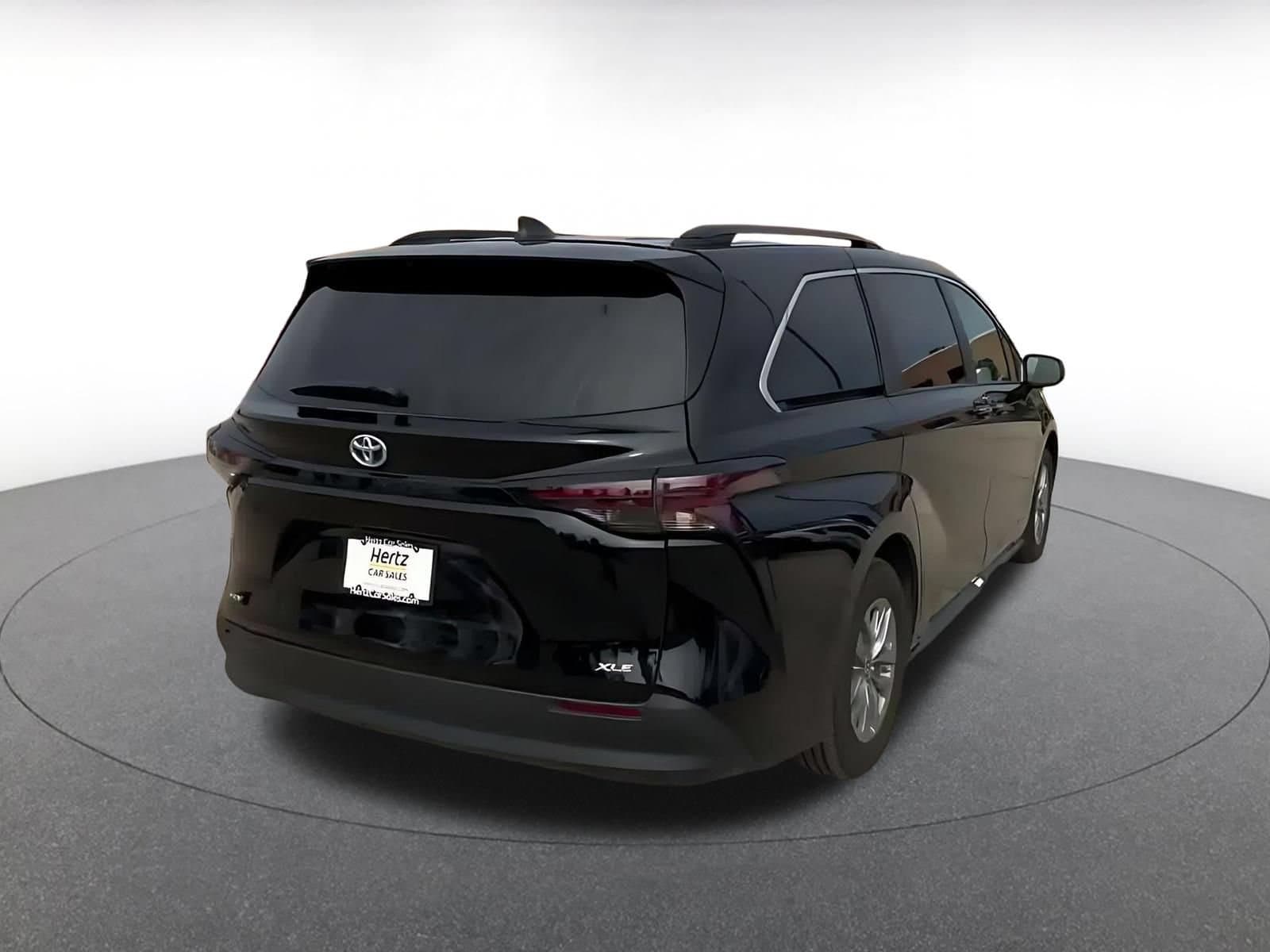 Thumbnail: 2025 Toyota Sienna - 13
