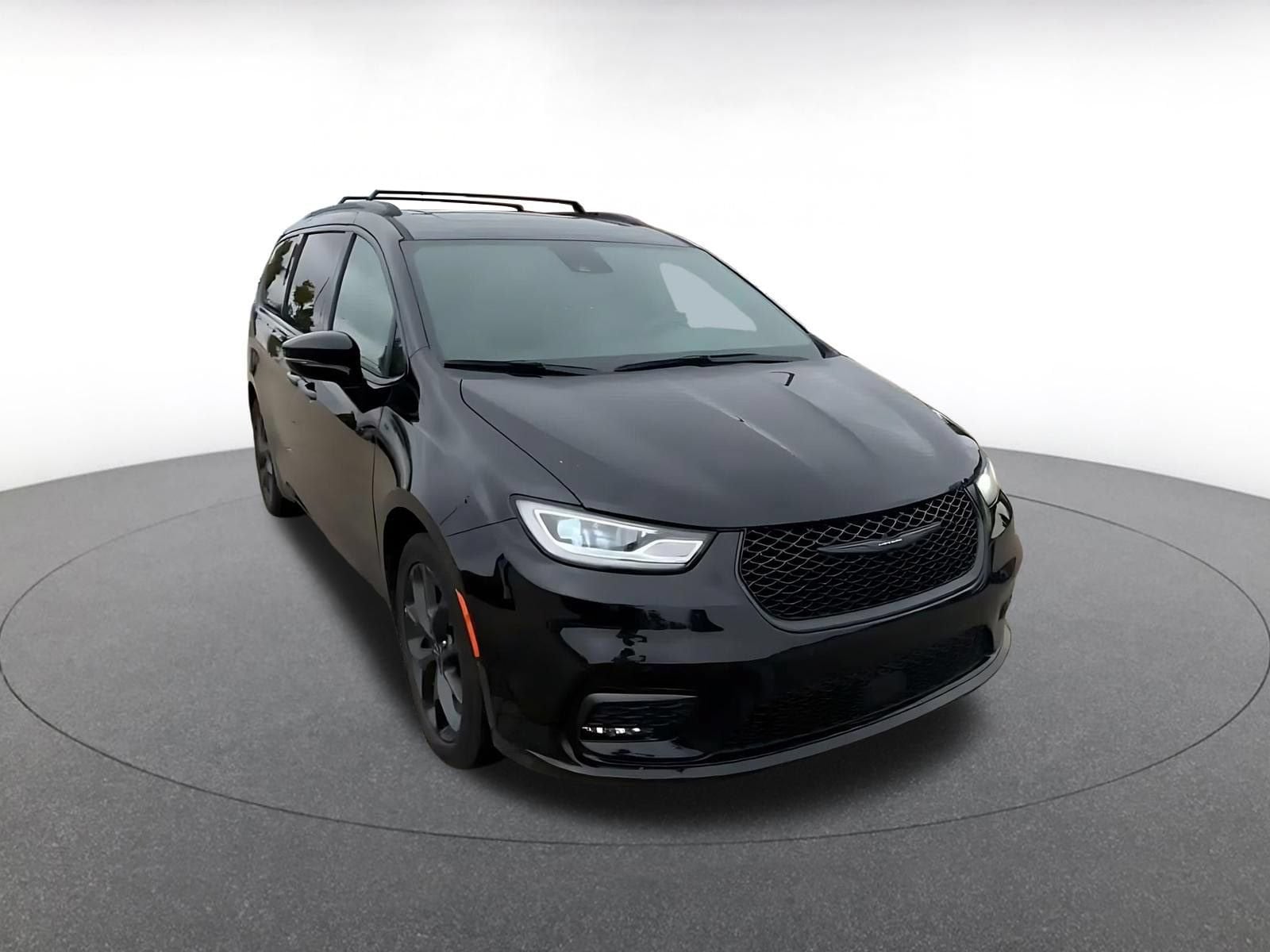 Thumbnail: 2025 Chrysler Pacifica - 3