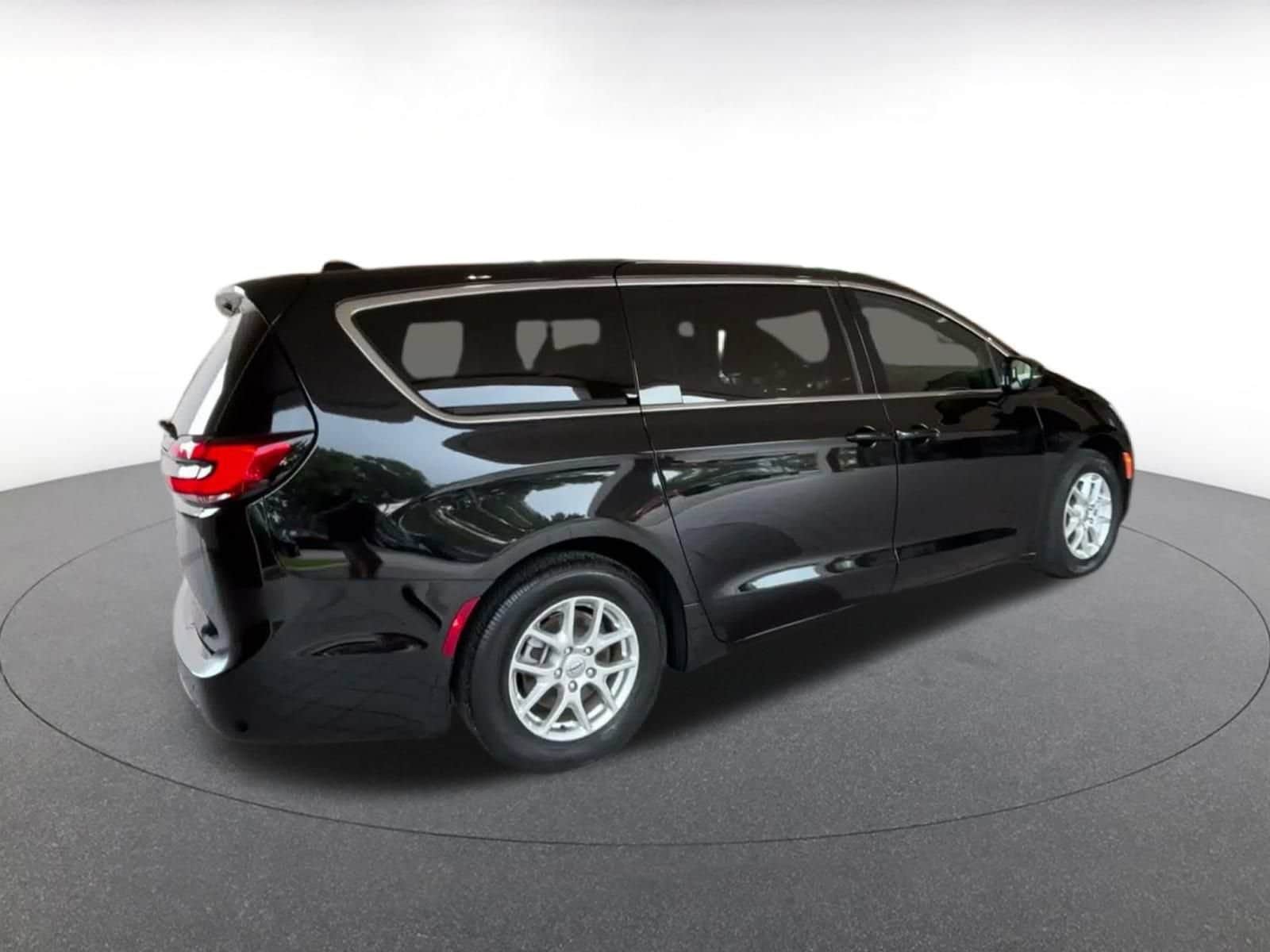 Thumbnail: 2025 Chrysler Pacifica - 14