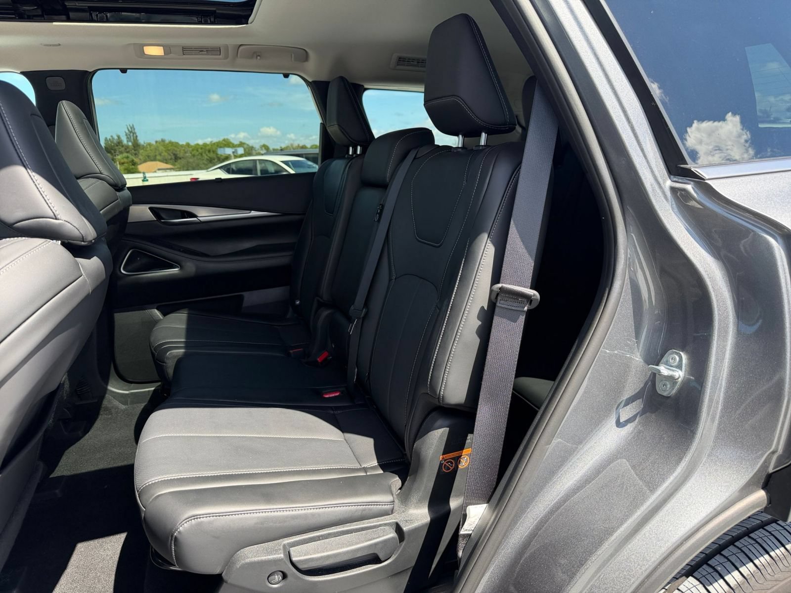 Thumbnail: 2026 INFINITI QX60 - 26