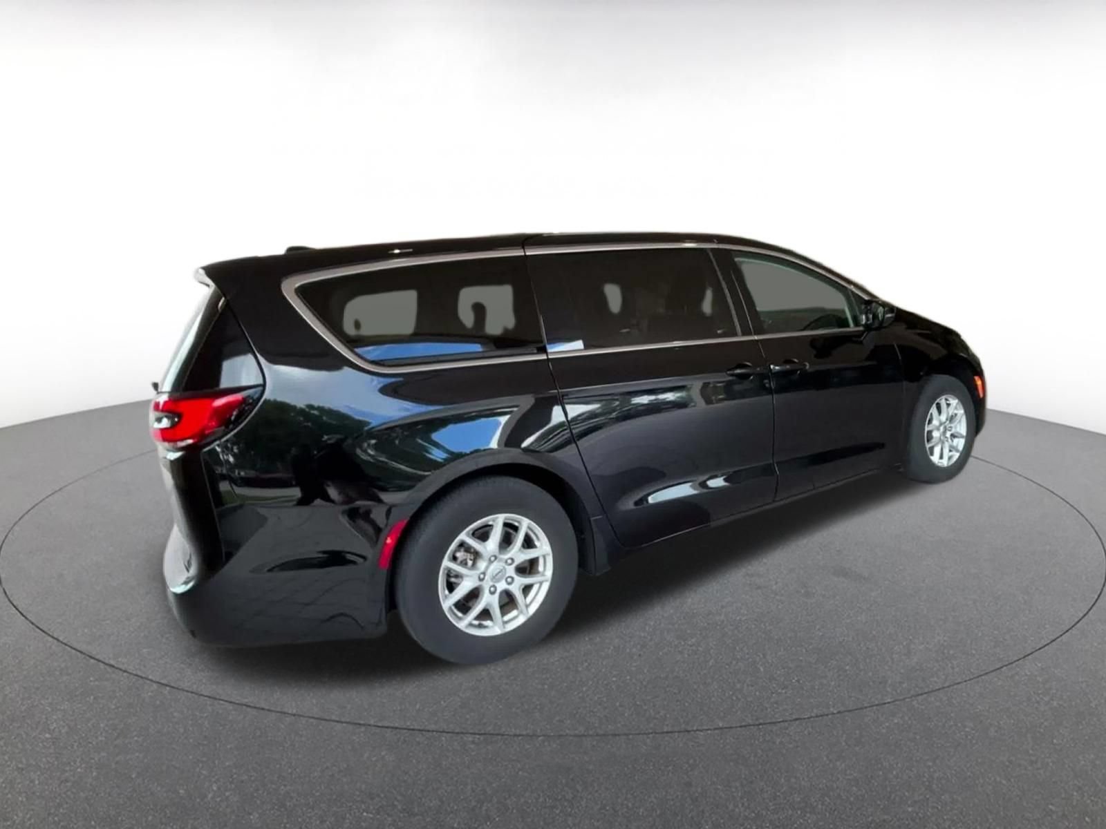 Thumbnail: 2024 Chrysler Pacifica - 14