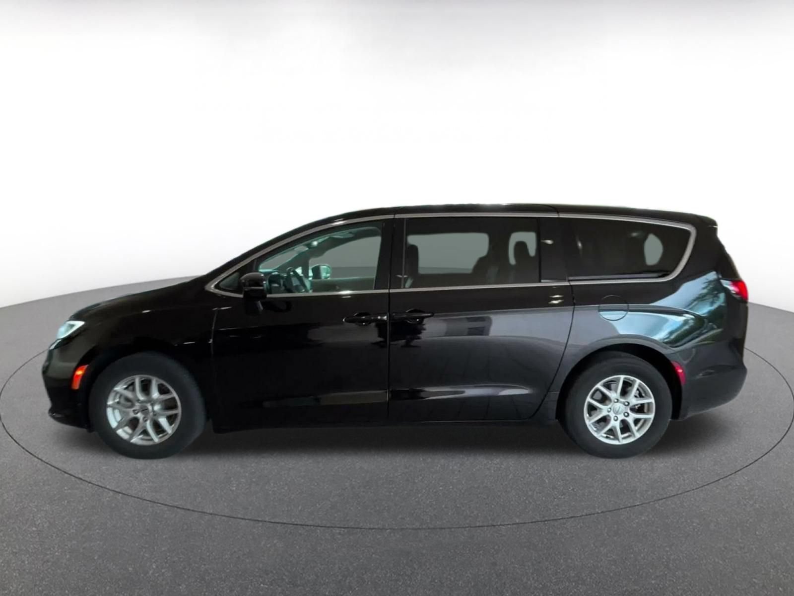 Thumbnail: 2024 Chrysler Pacifica - 7
