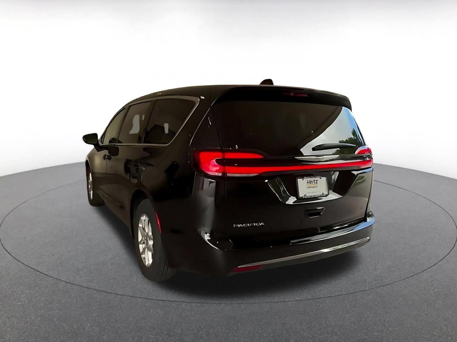 Thumbnail: 2024 Chrysler Pacifica - 9