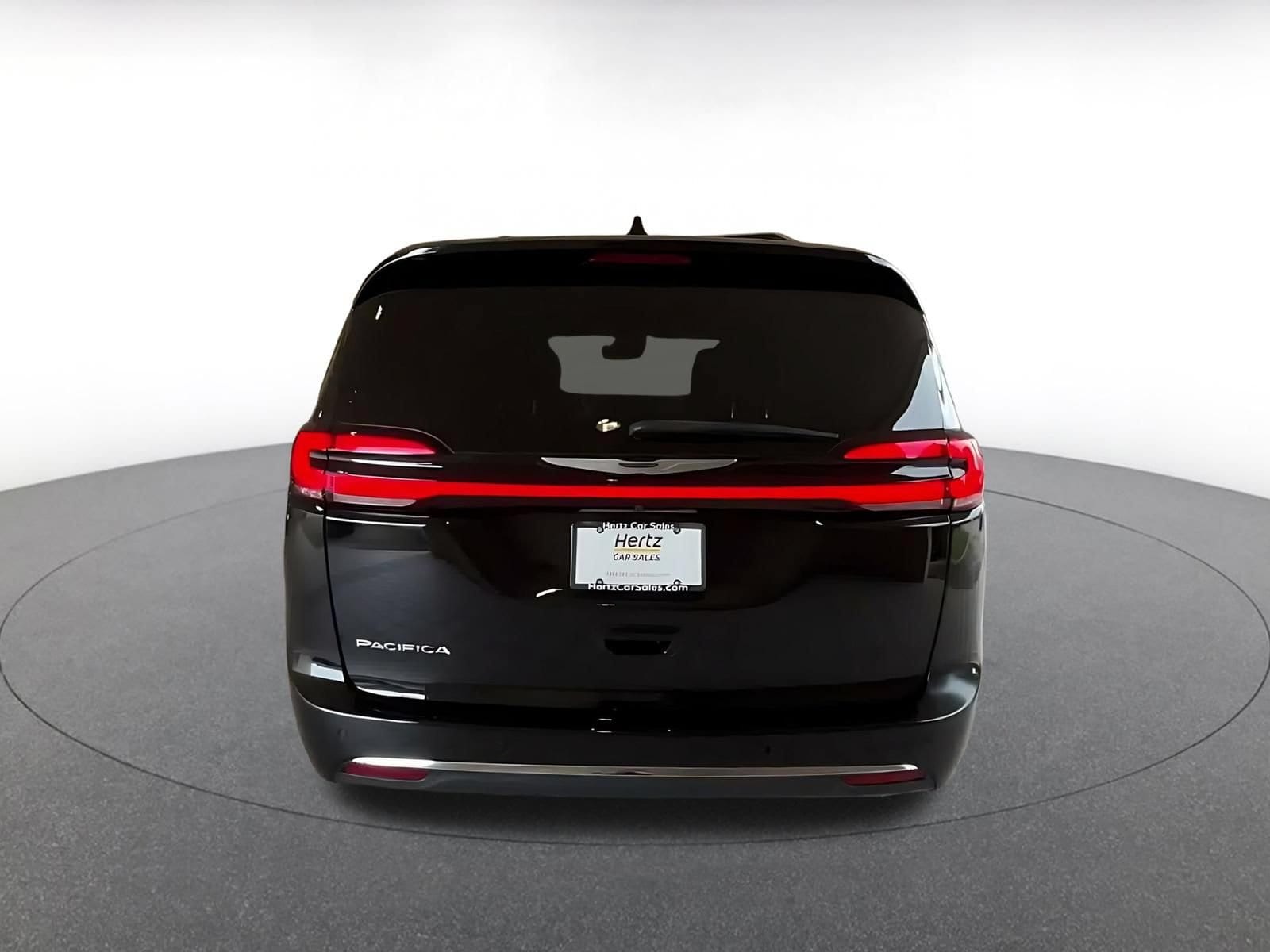 Thumbnail: 2025 Chrysler Pacifica - 12