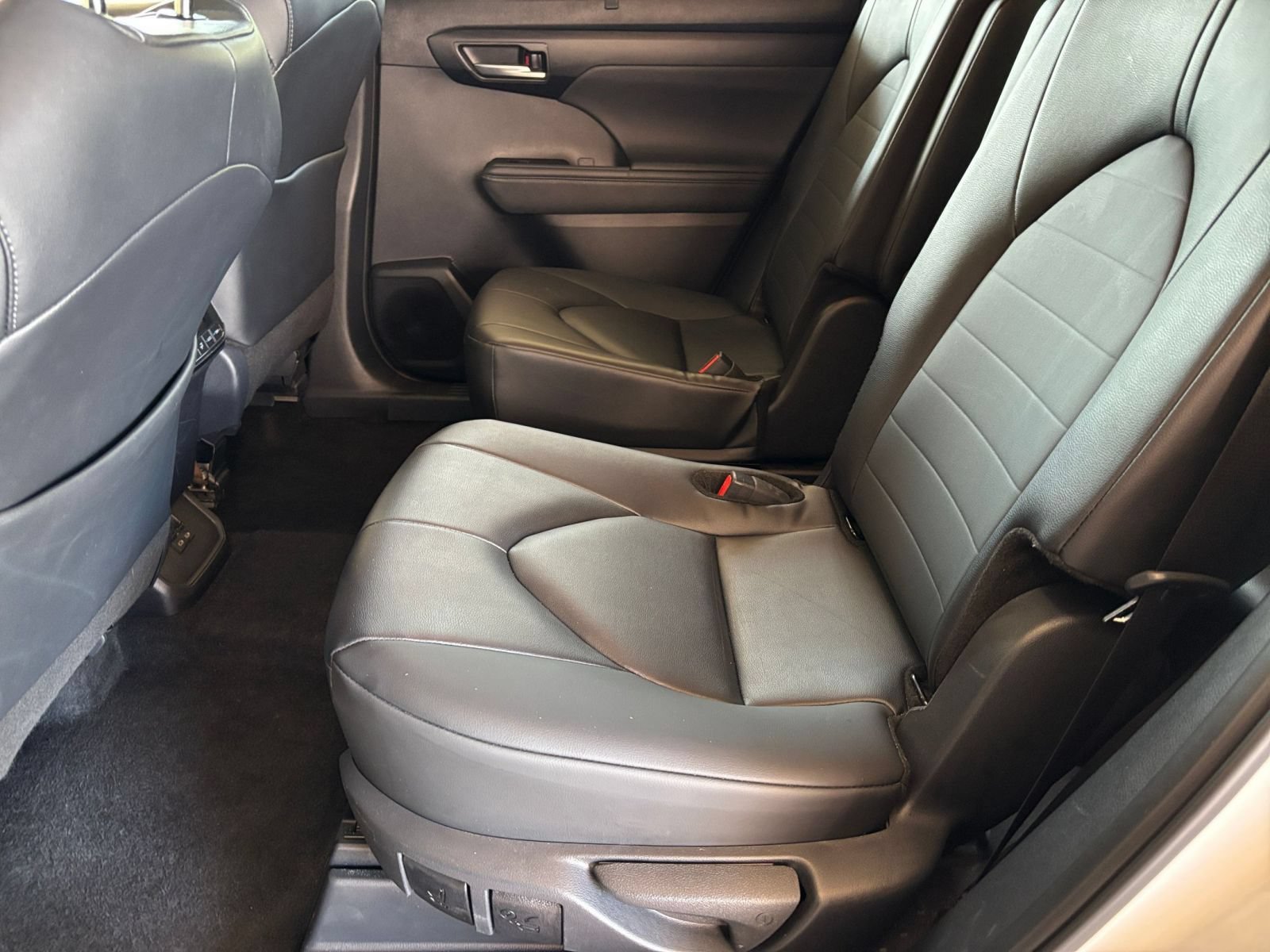 Thumbnail: 2026 Toyota Highlander - 26