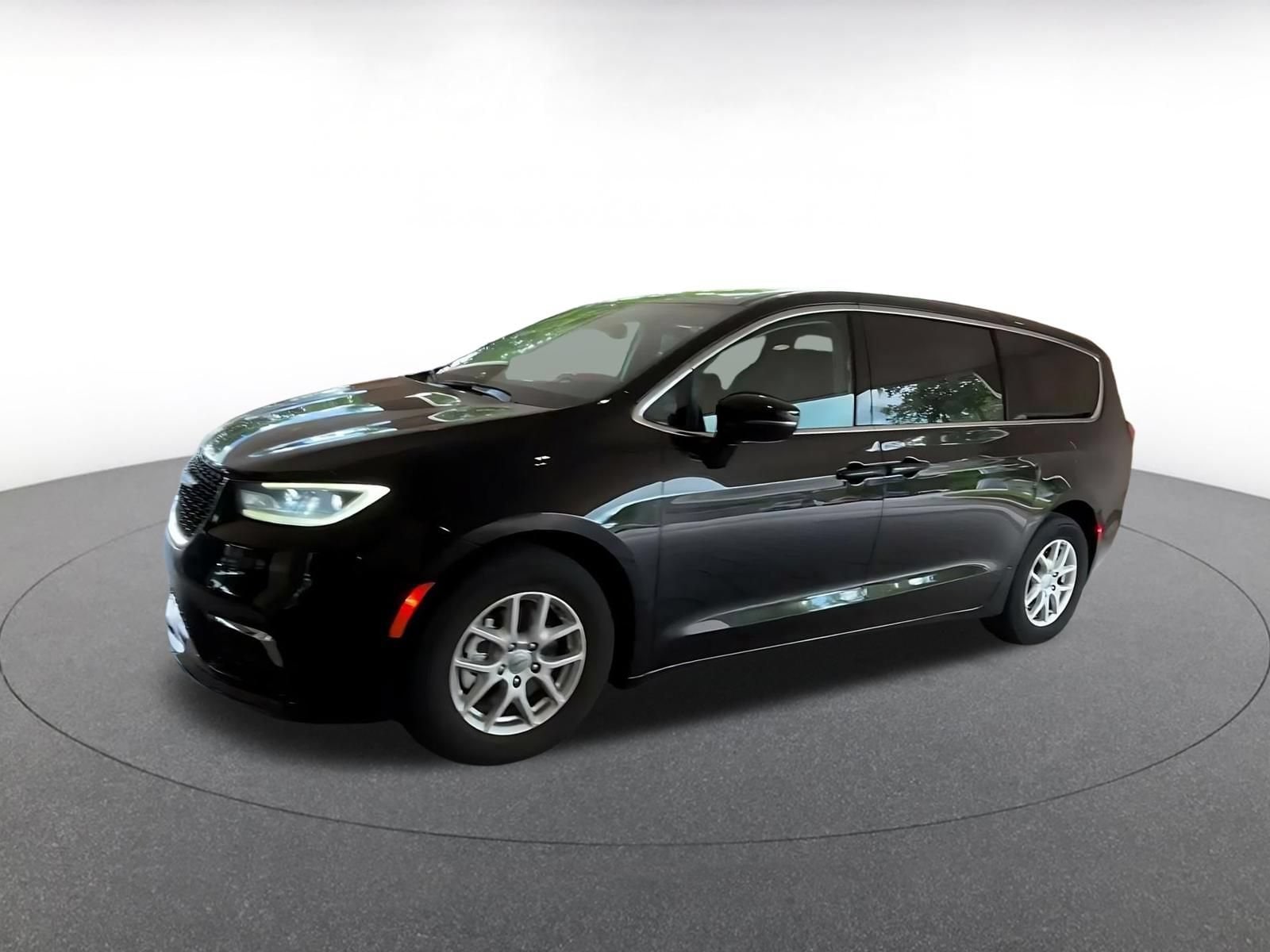 Thumbnail: 2024 Chrysler Pacifica - 6
