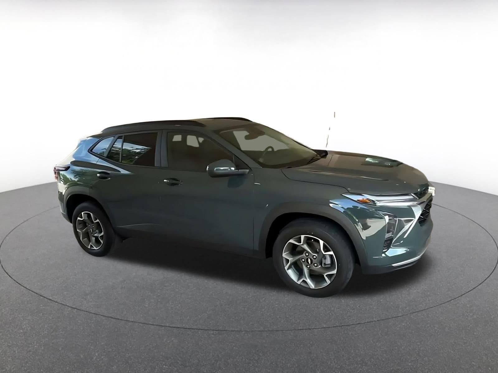 Thumbnail: 2025 Chevrolet Trax - 2