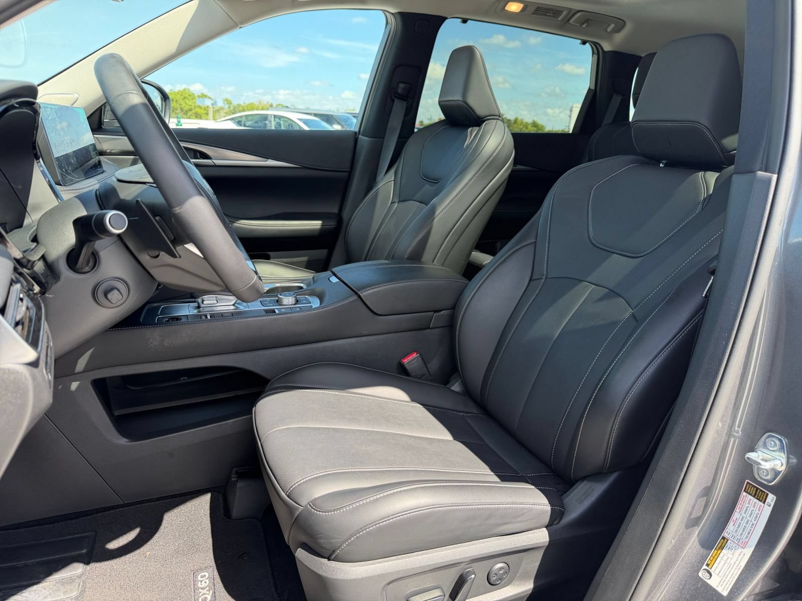 Thumbnail: 2026 INFINITI QX60 - 27