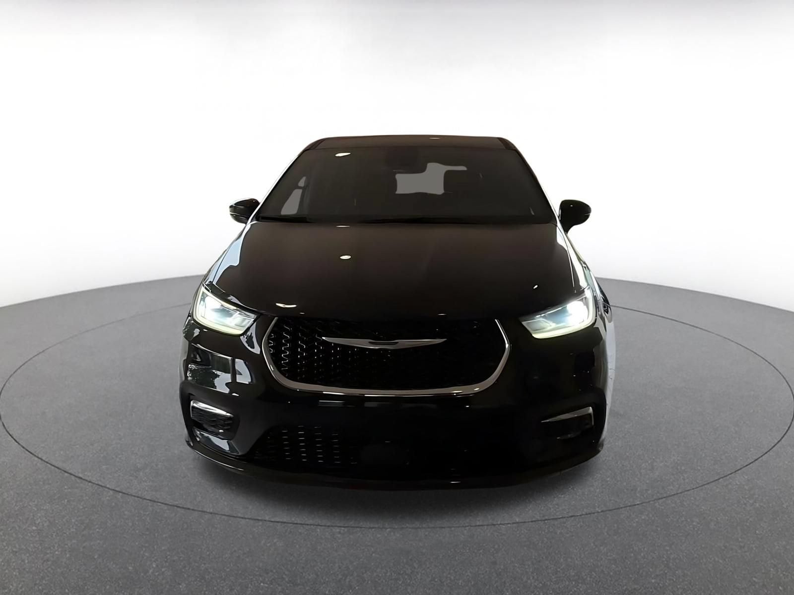 Thumbnail: 2025 Chrysler Pacifica - 10