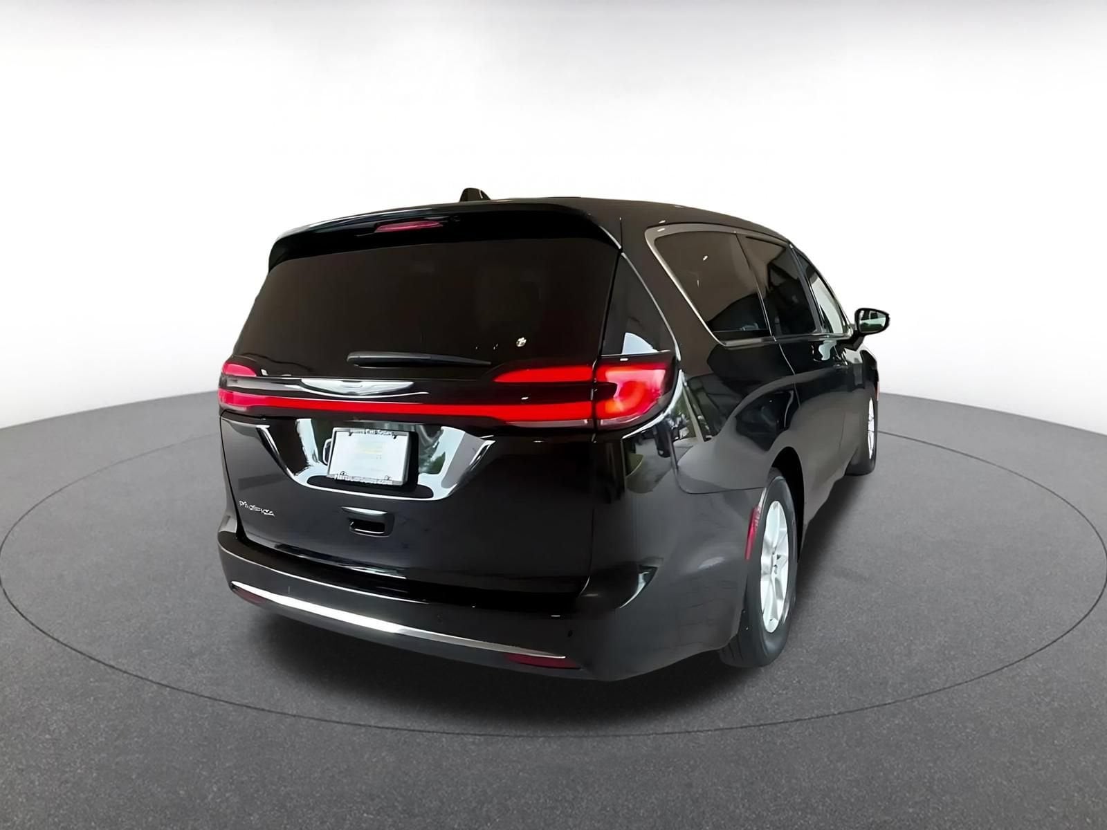 Thumbnail: 2025 Chrysler Pacifica - 13