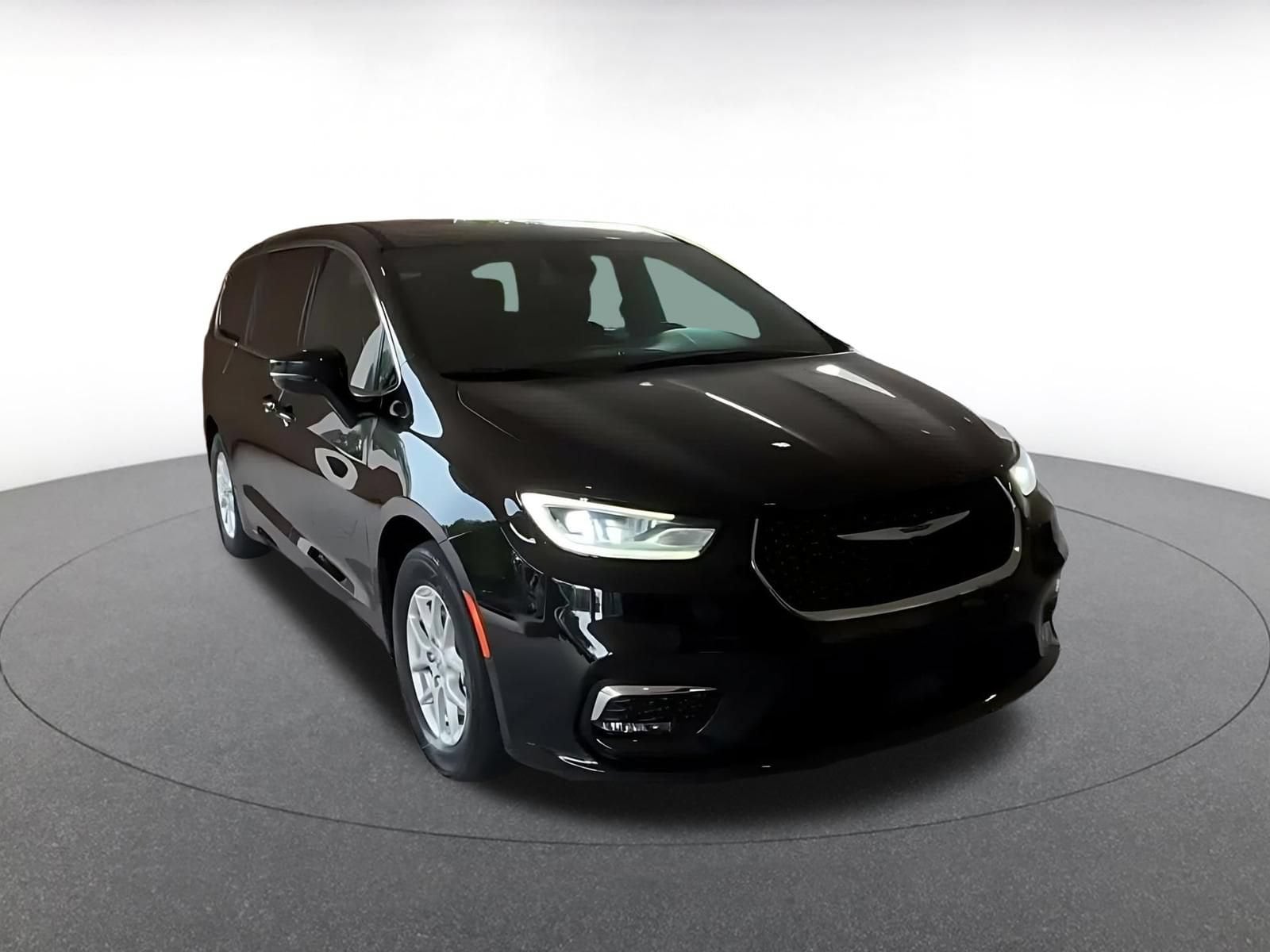 Thumbnail: 2025 Chrysler Pacifica - 3