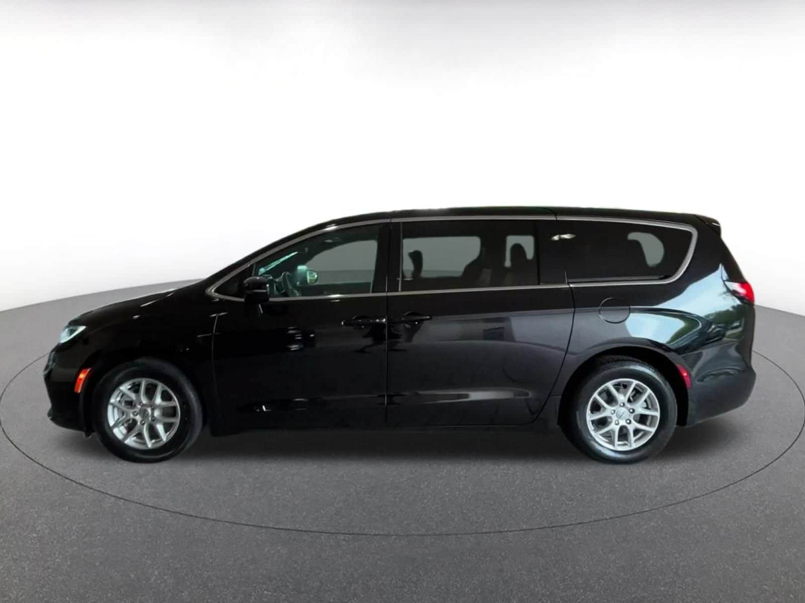 Thumbnail: 2025 Chrysler Pacifica - 7