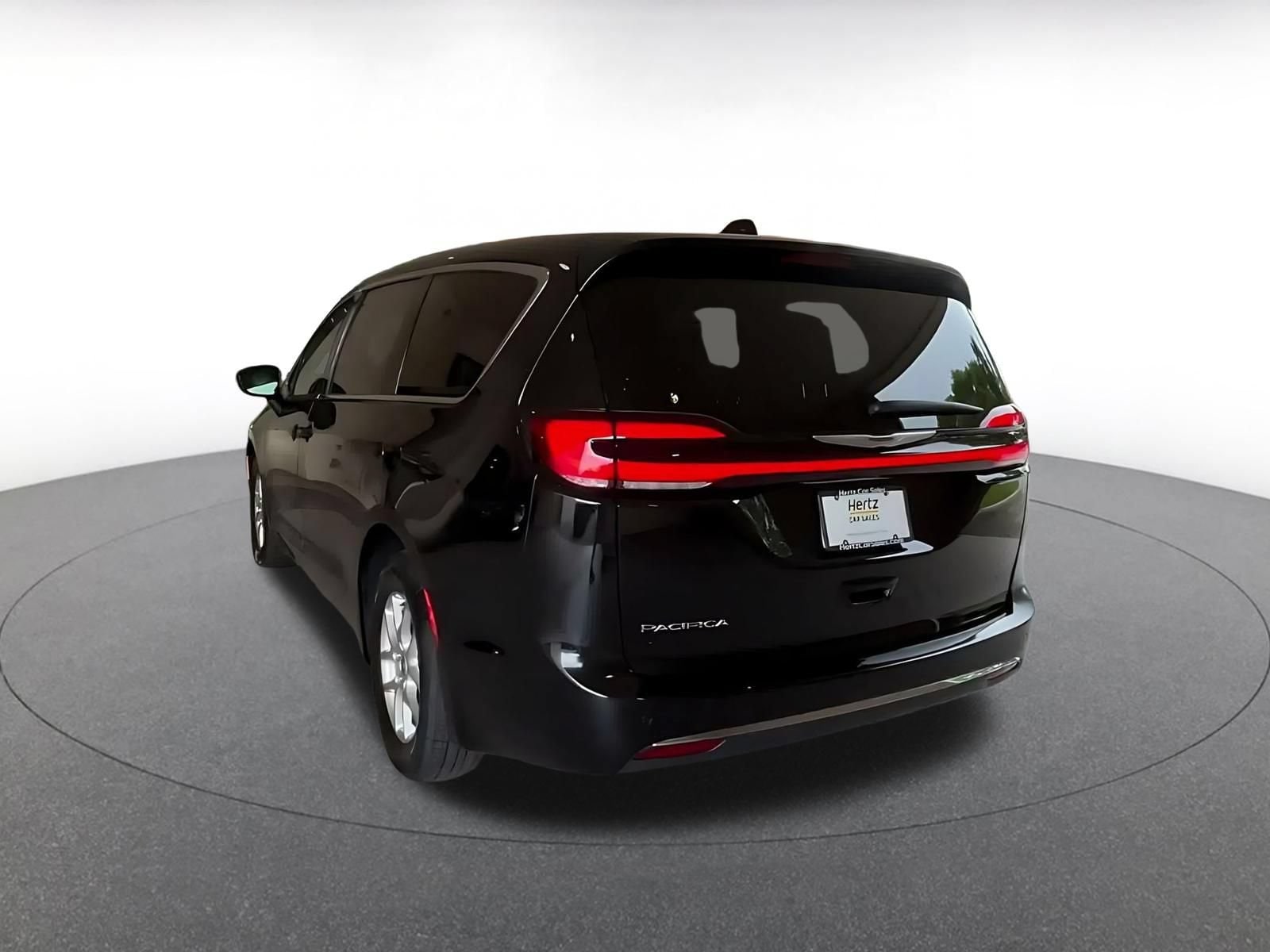 Thumbnail: 2025 Chrysler Pacifica - 9