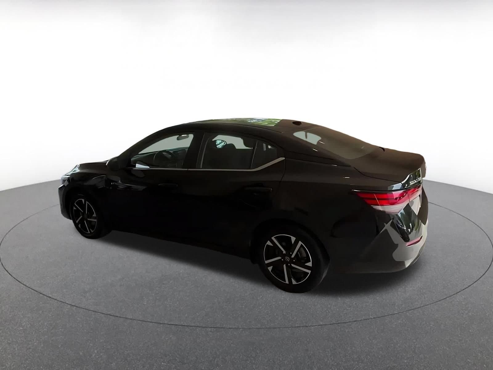 Thumbnail: 2025 Nissan Sentra - 9