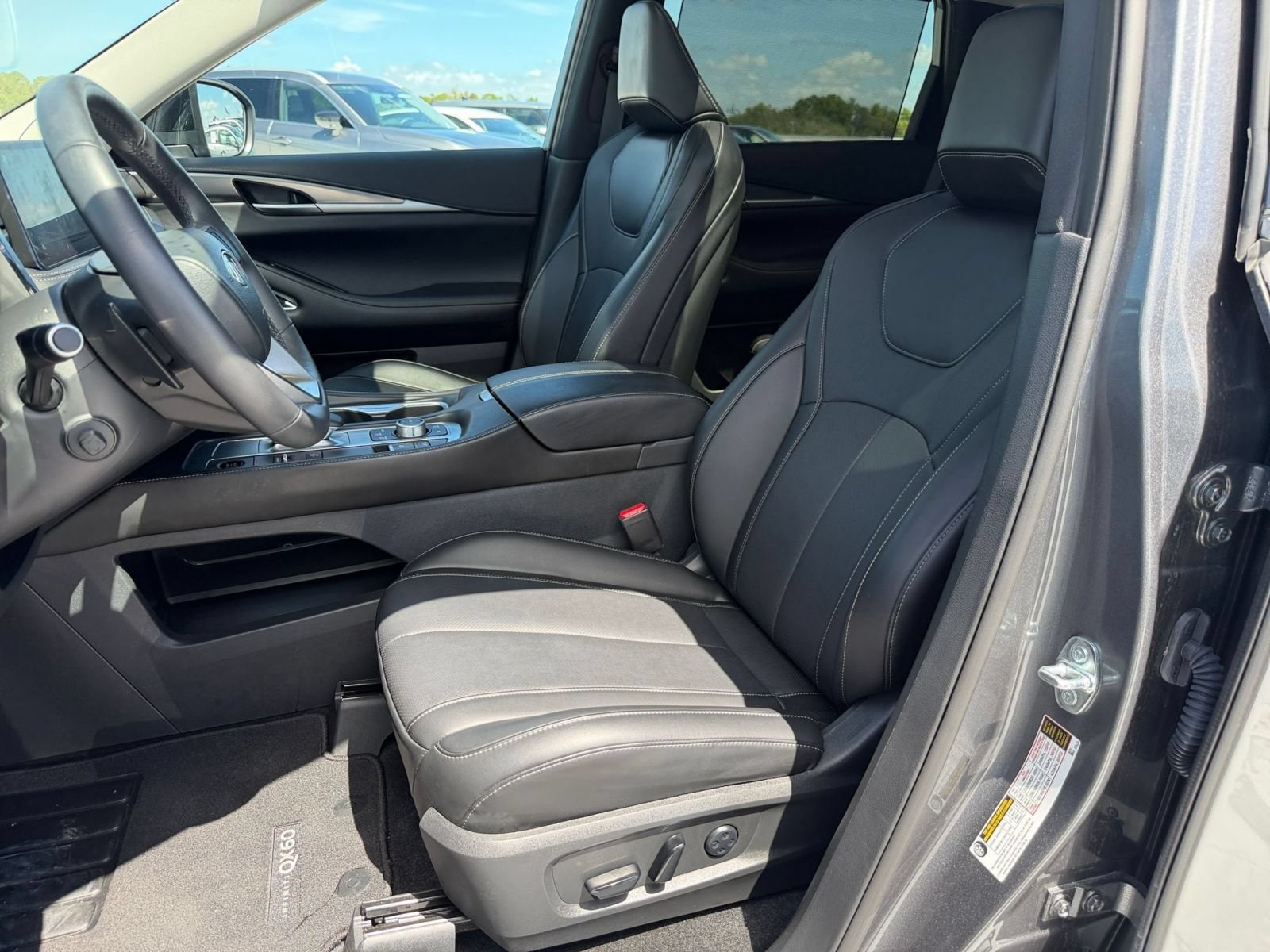 Thumbnail: 2026 INFINITI QX60 - 24