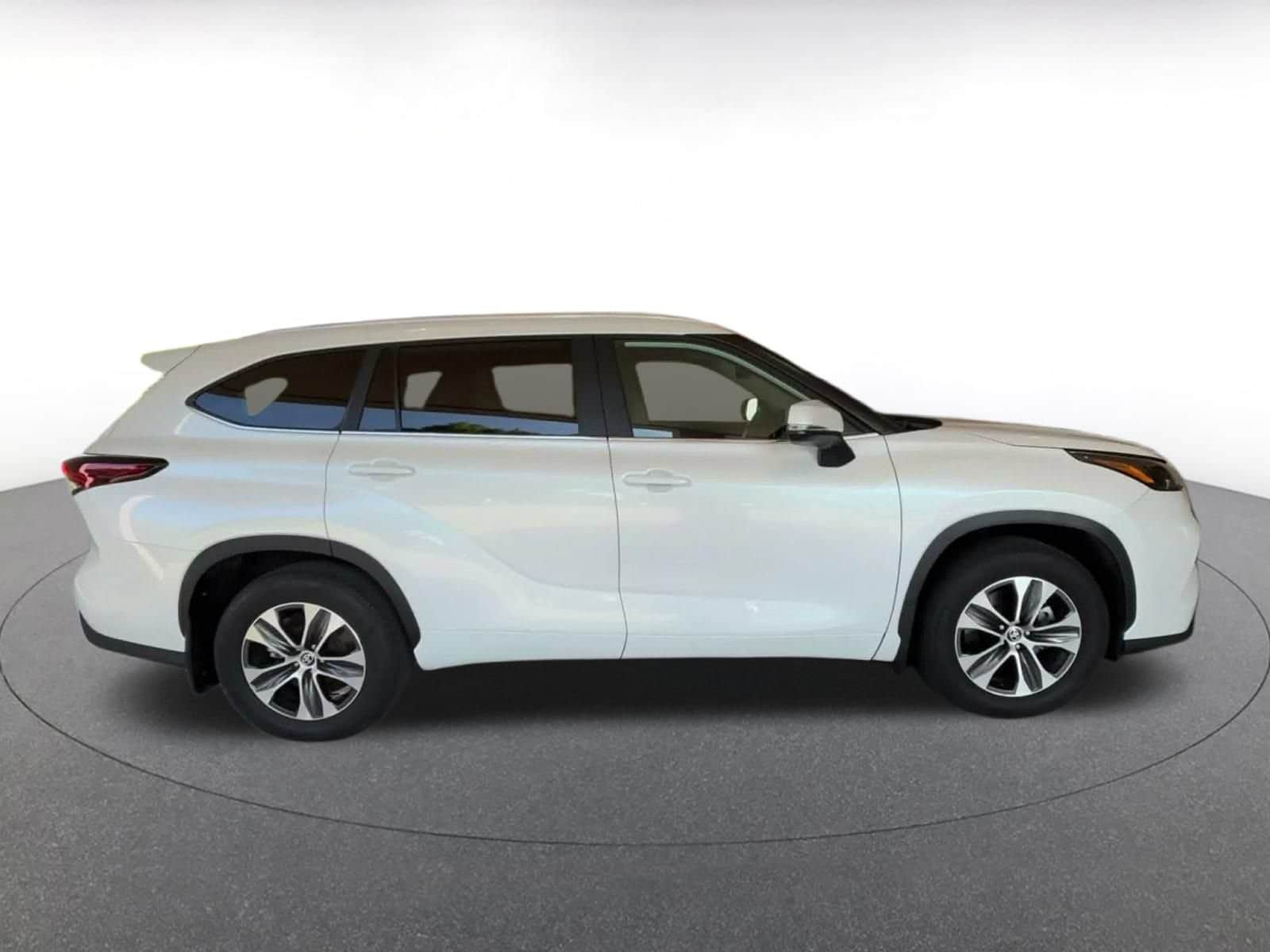 Thumbnail: 2026 Toyota Highlander - 15