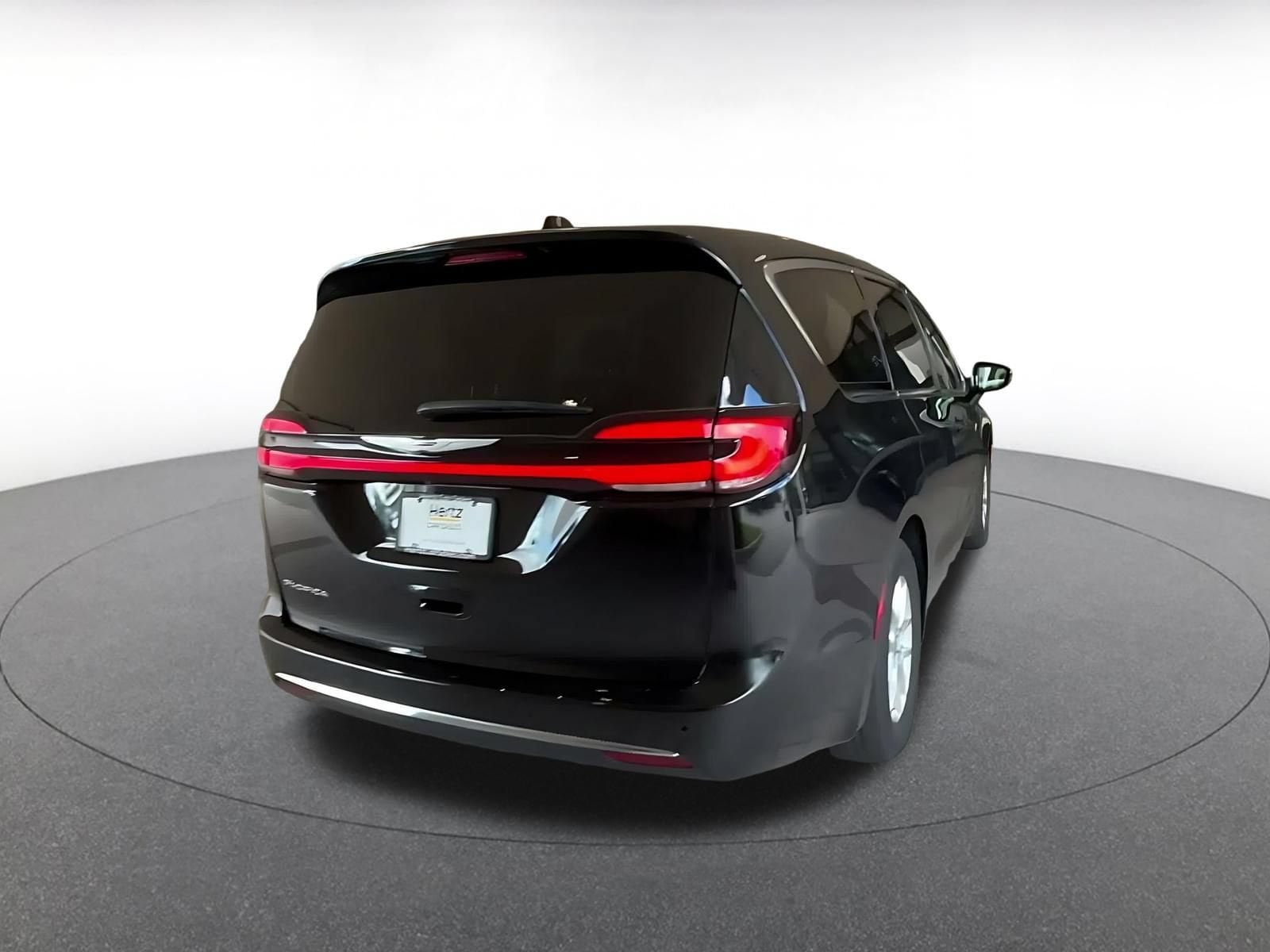 Thumbnail: 2024 Chrysler Pacifica - 13