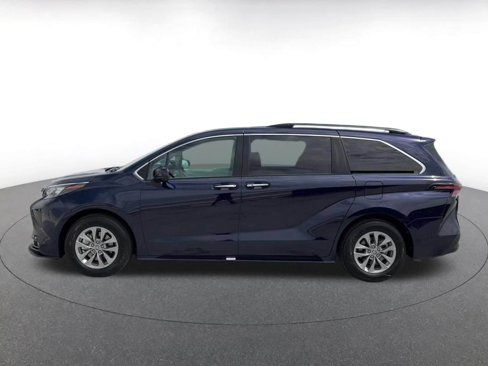 Thumbnail: 2025 Toyota Sienna - 8
