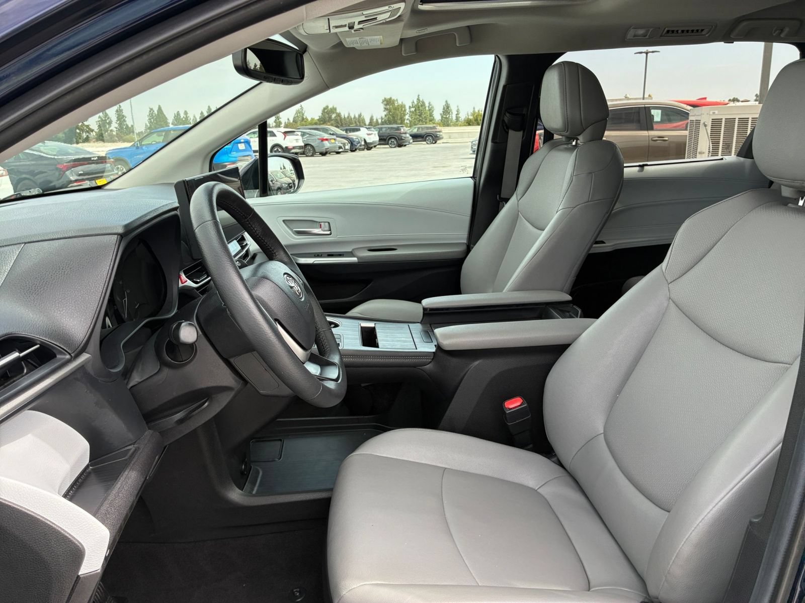 Thumbnail: 2025 Toyota Sienna - 27