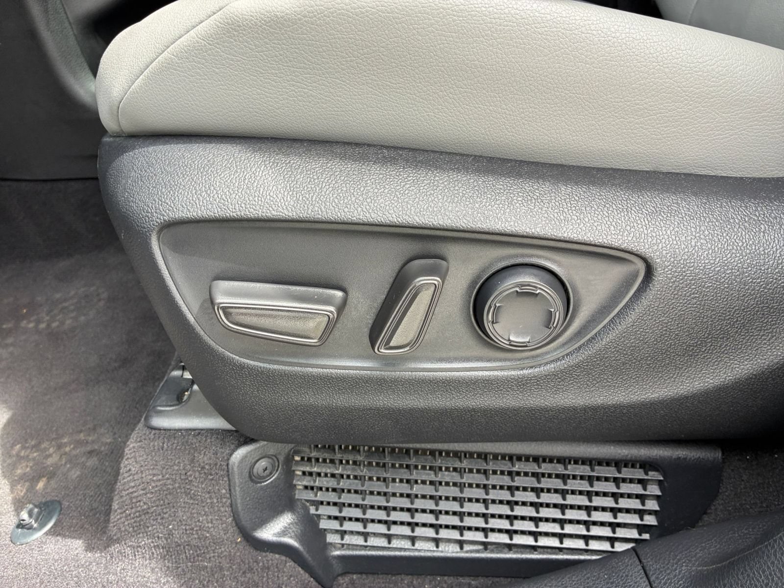 Thumbnail: 2025 Toyota Sienna - 21
