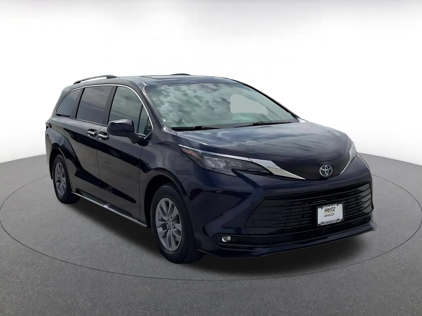 Thumbnail: 2025 Toyota Sienna - 3