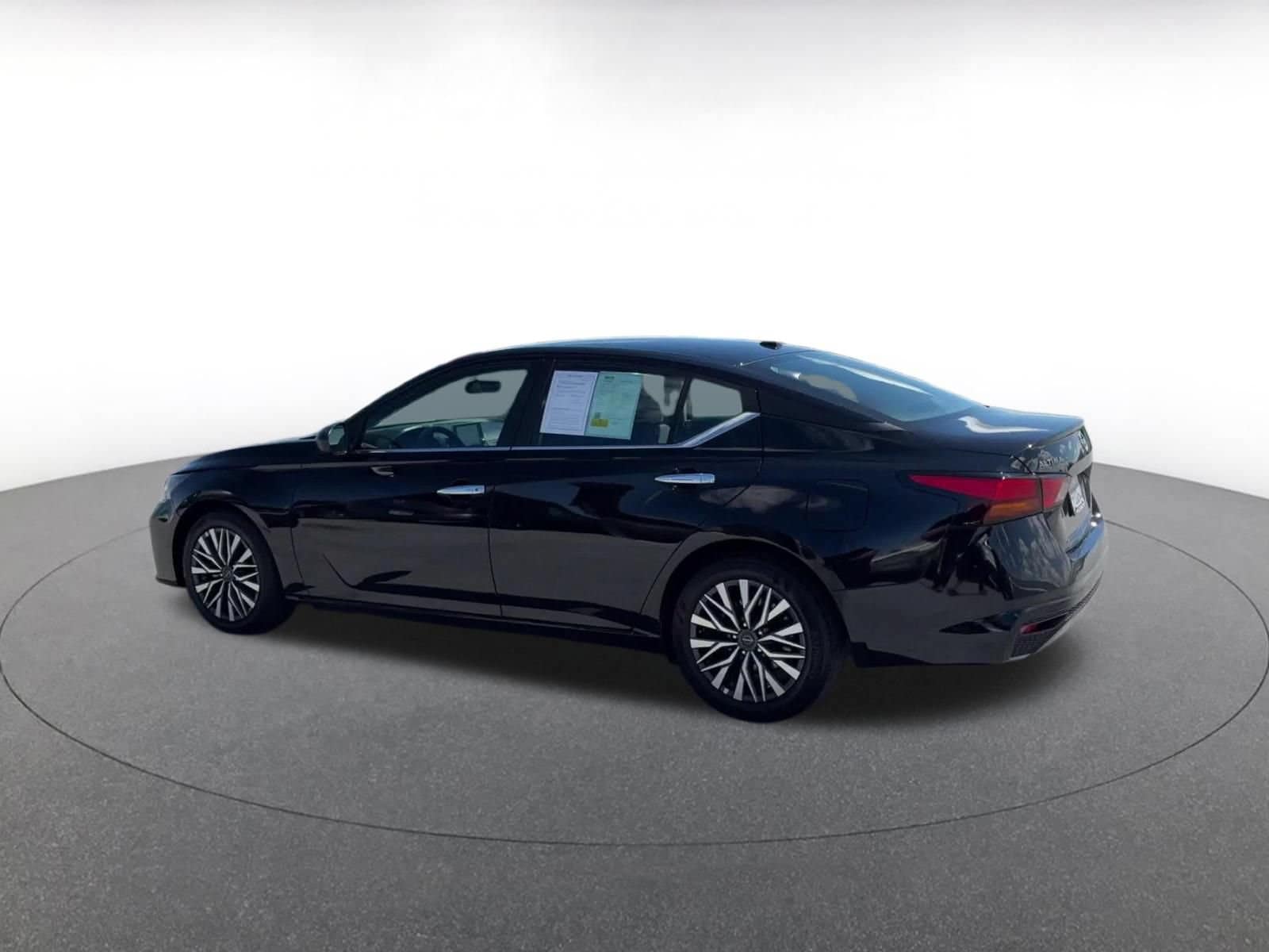 Thumbnail: 2025 Nissan Altima - 9