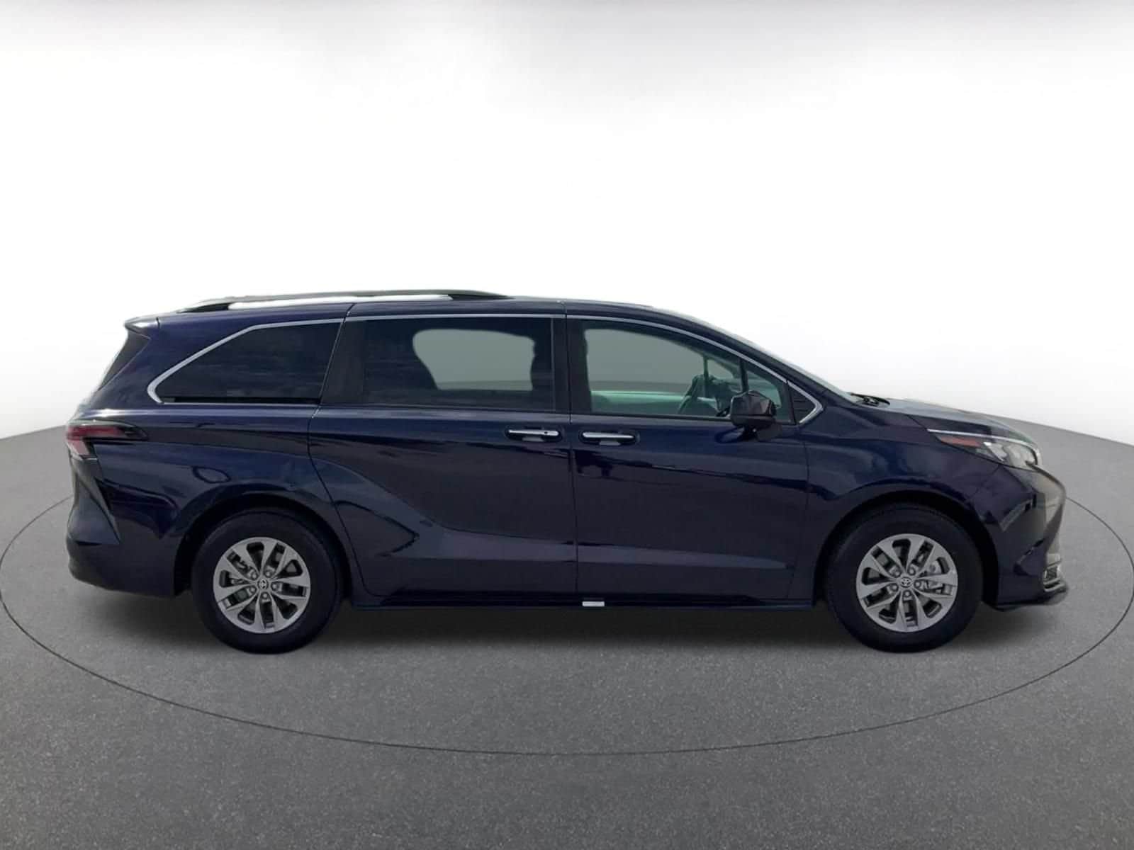 Thumbnail: 2025 Toyota Sienna - 15