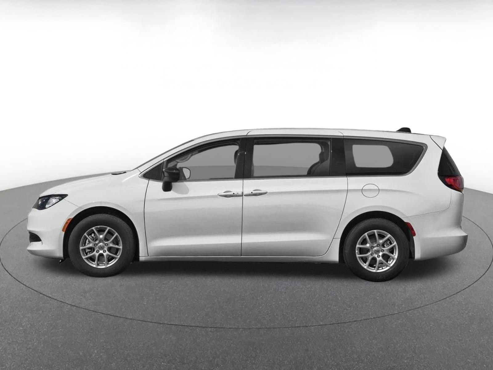 Thumbnail: 2023 Chrysler Voyager - 3