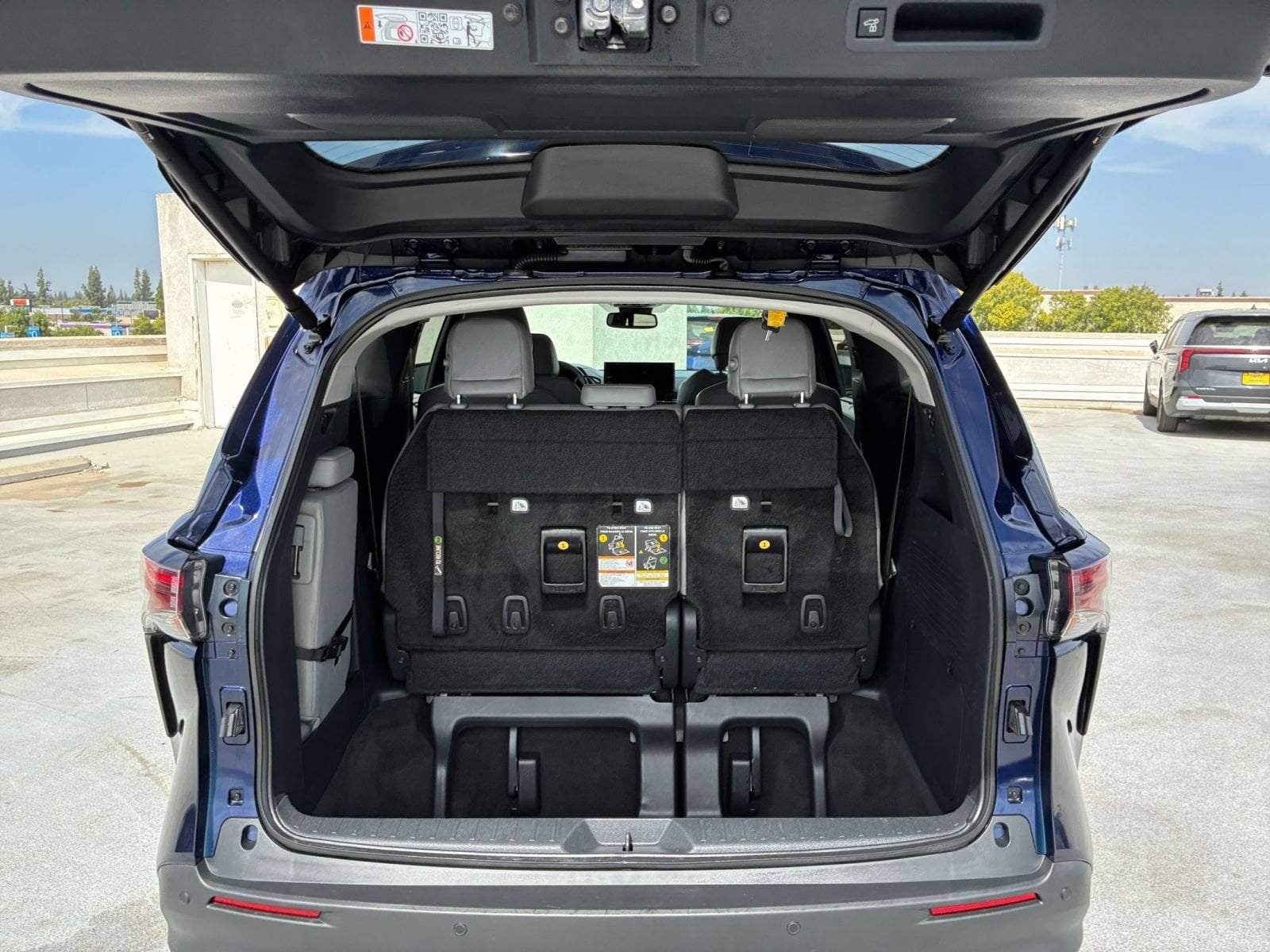 Thumbnail: 2025 Toyota Sienna - 33