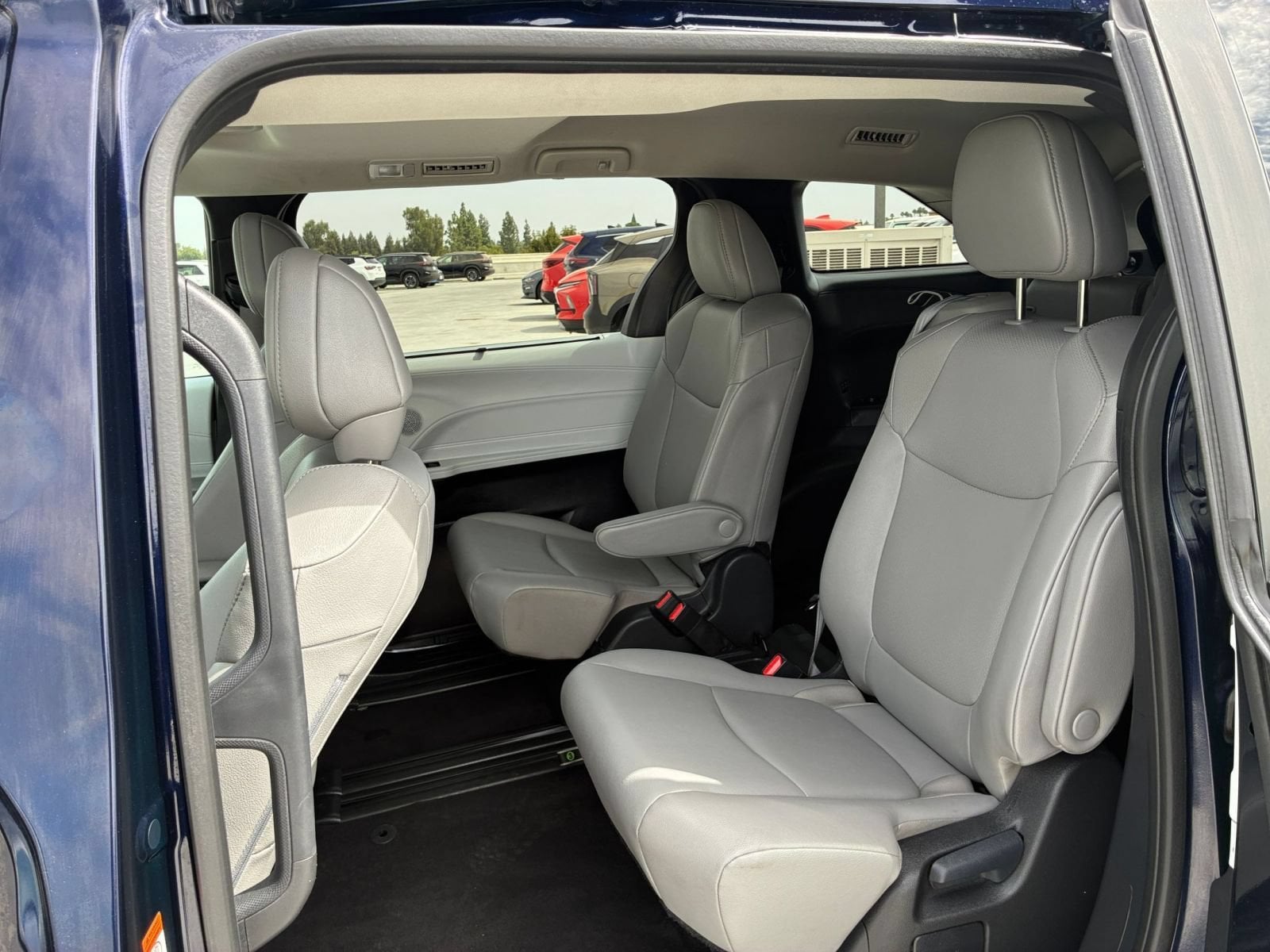 Thumbnail: 2025 Toyota Sienna - 26