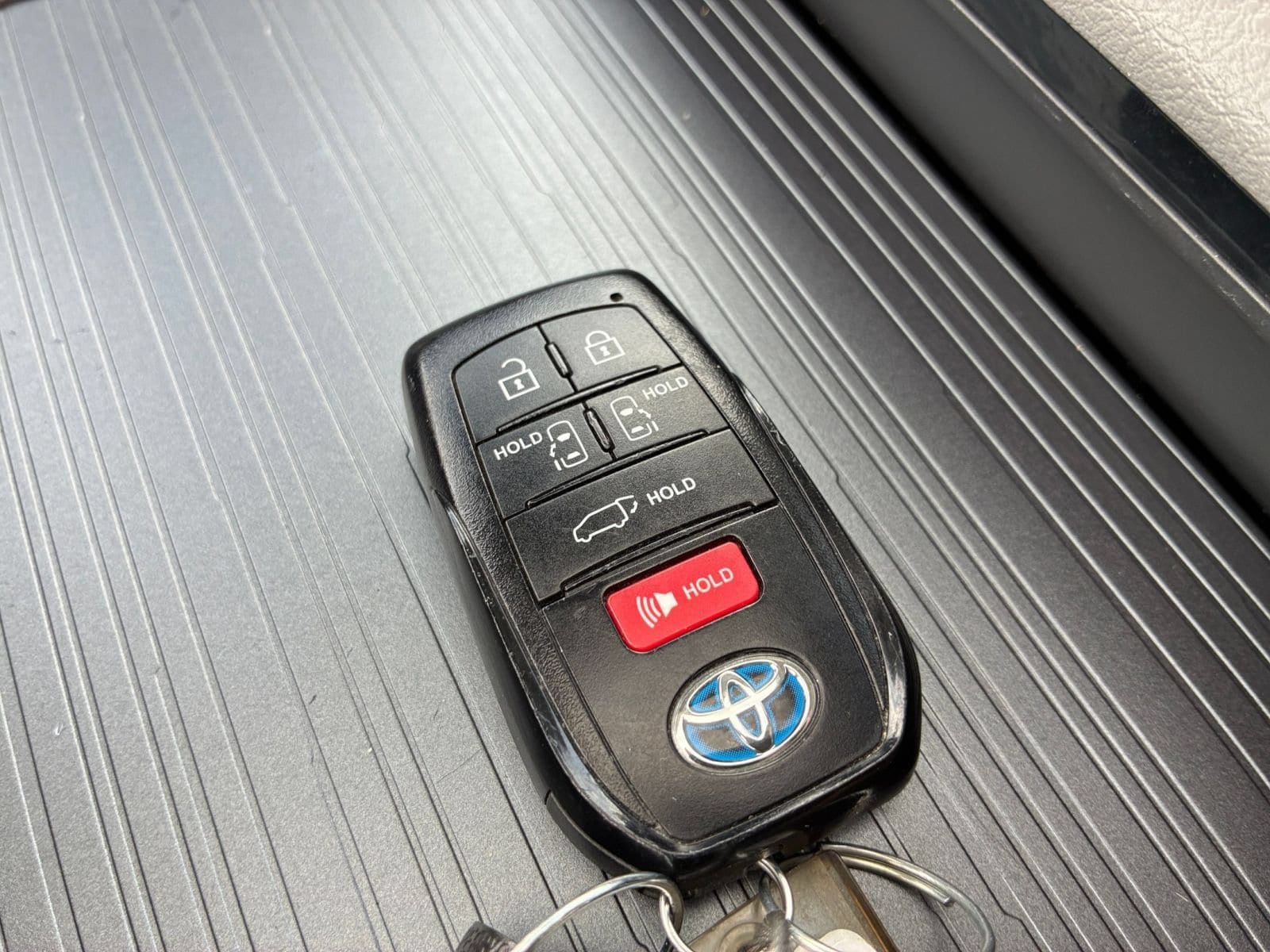 Thumbnail: 2025 Toyota Sienna - 20
