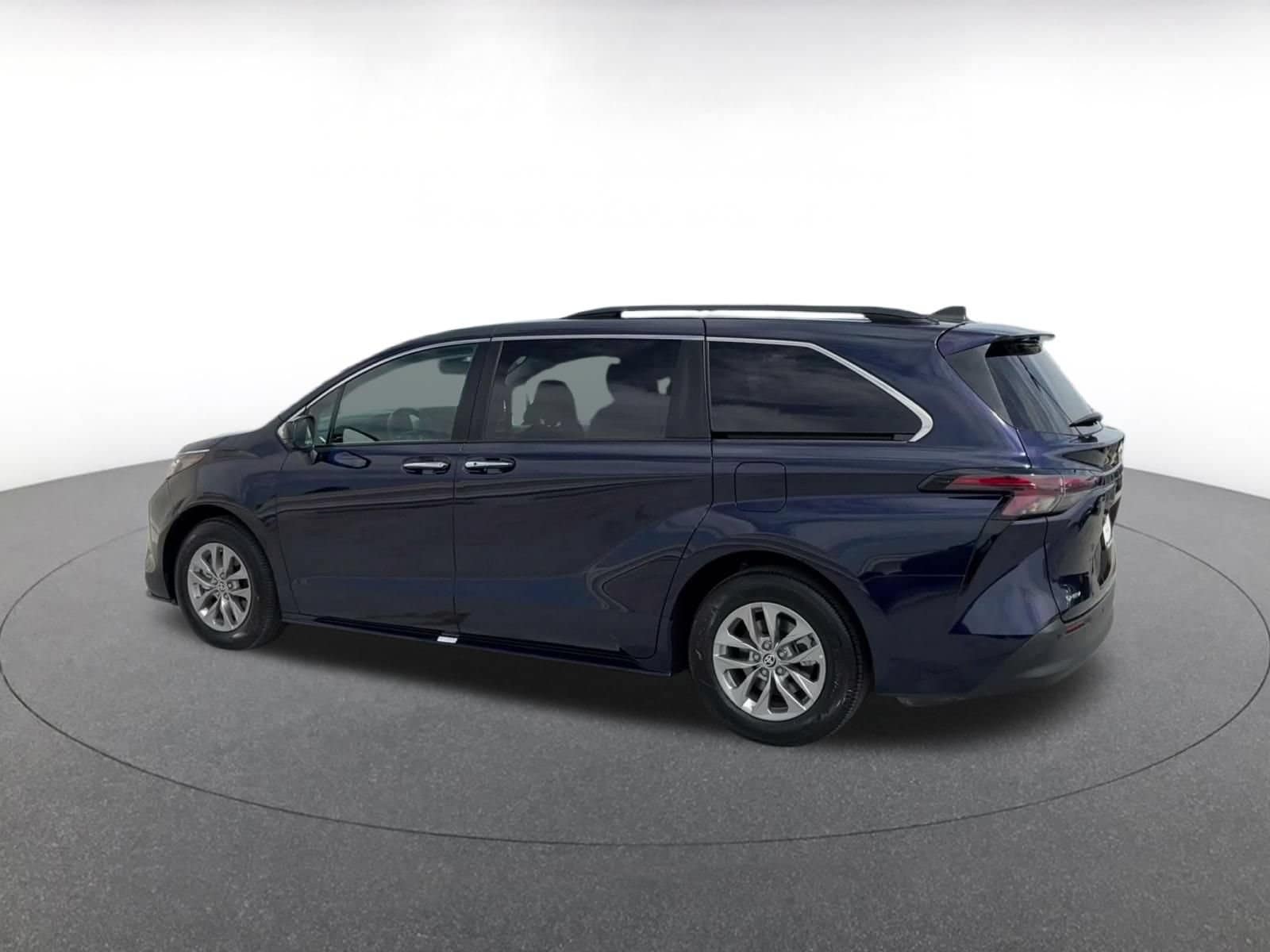 Thumbnail: 2025 Toyota Sienna - 9