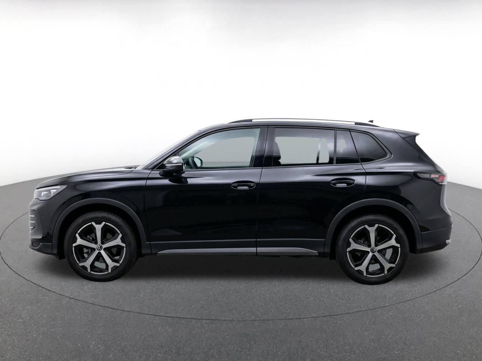 Thumbnail: 2026 Volkswagen Tiguan - 4