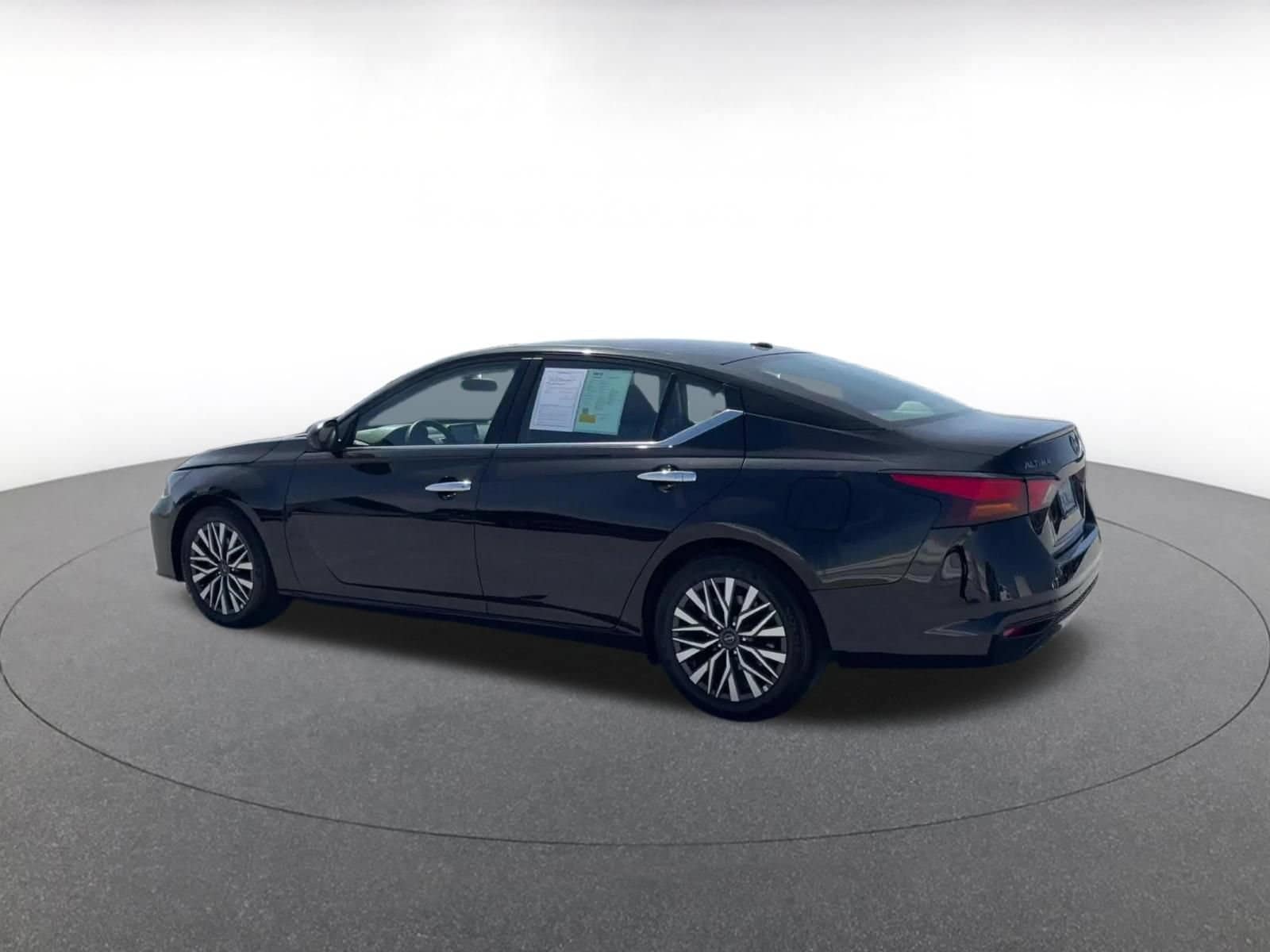 Thumbnail: 2025 Nissan Altima - 9