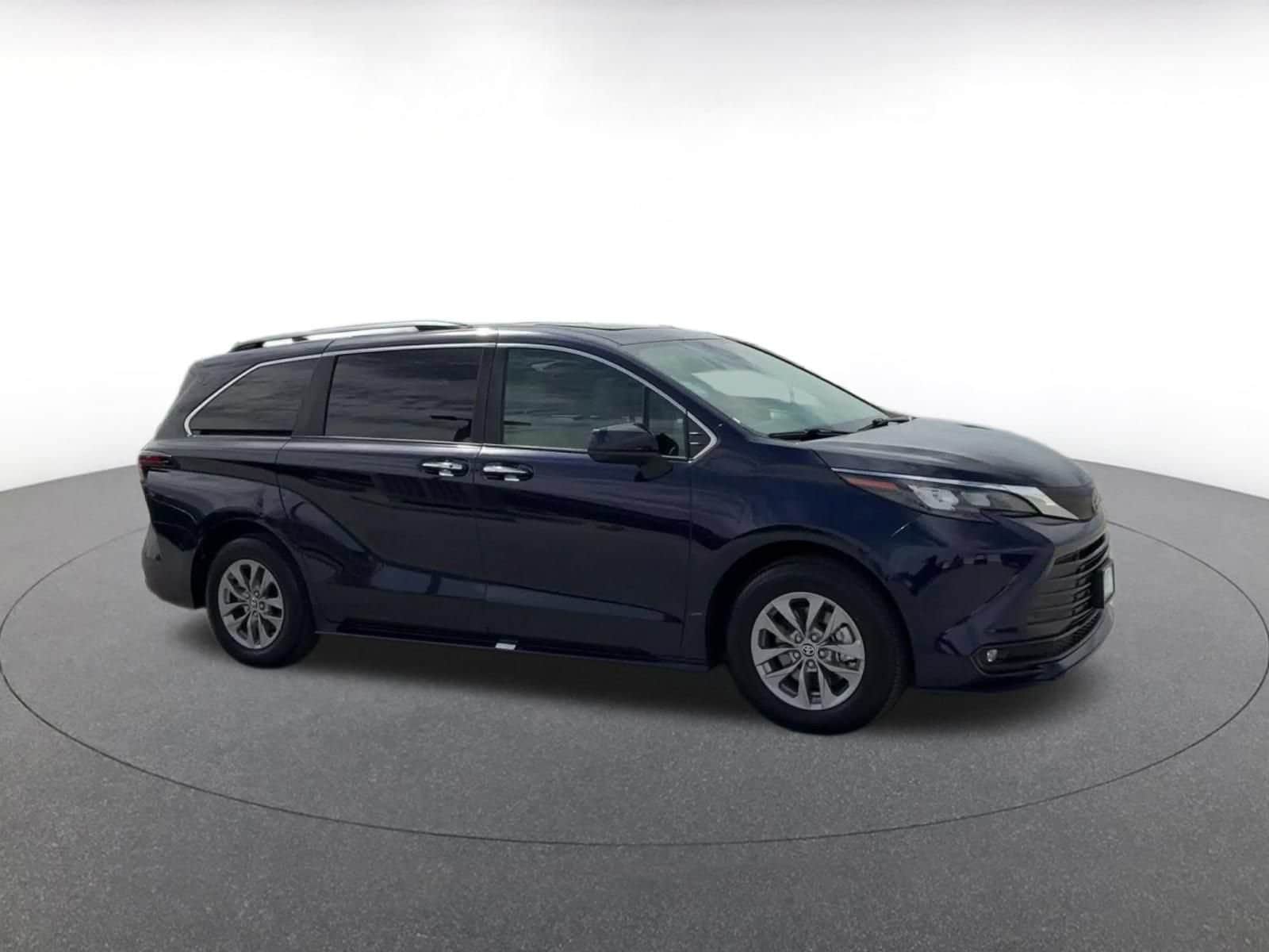 Thumbnail: 2025 Toyota Sienna - 2