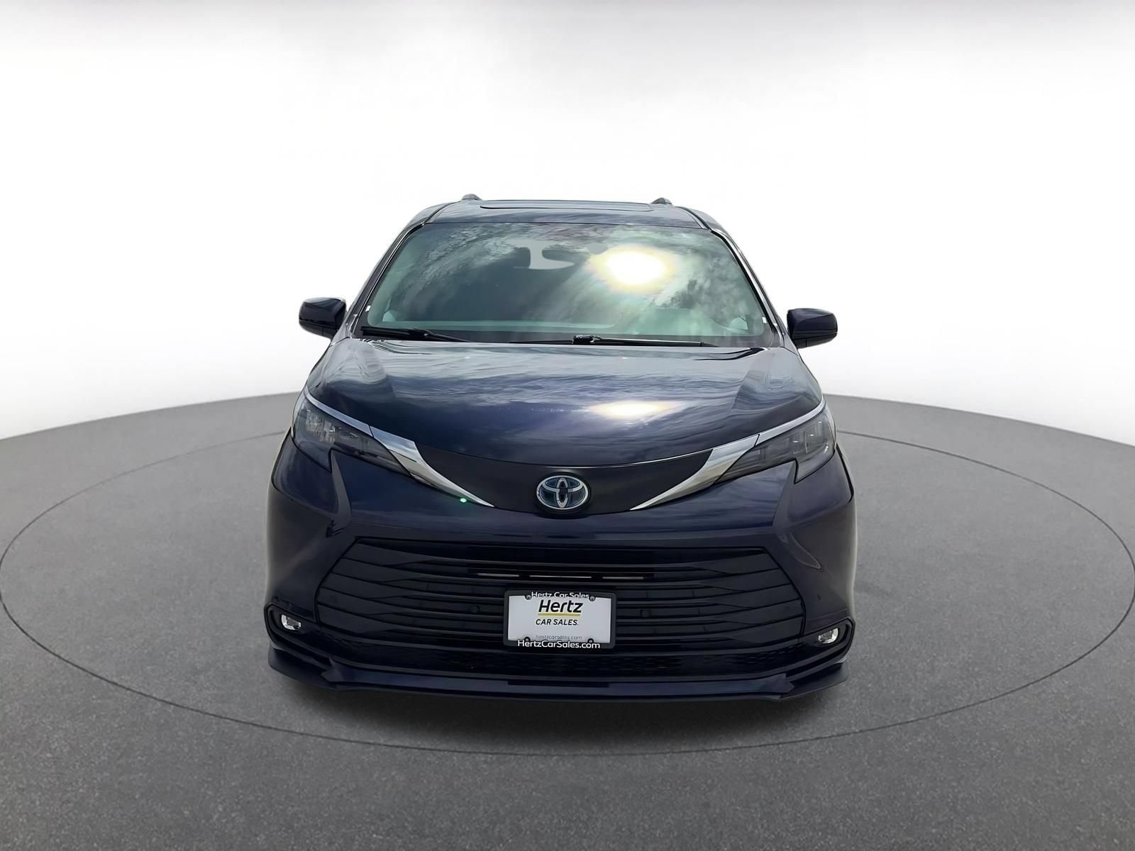 Thumbnail: 2025 Toyota Sienna - 4