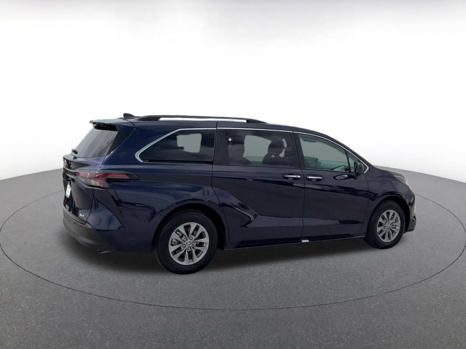 Thumbnail: 2025 Toyota Sienna - 14