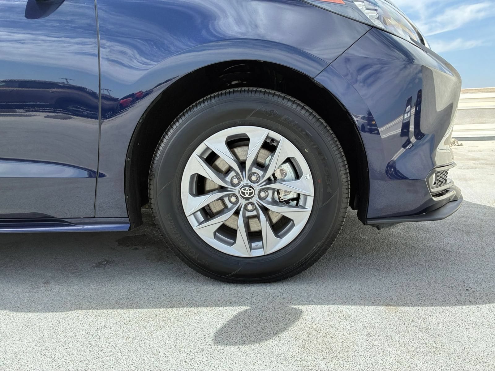 Thumbnail: 2025 Toyota Sienna - 32