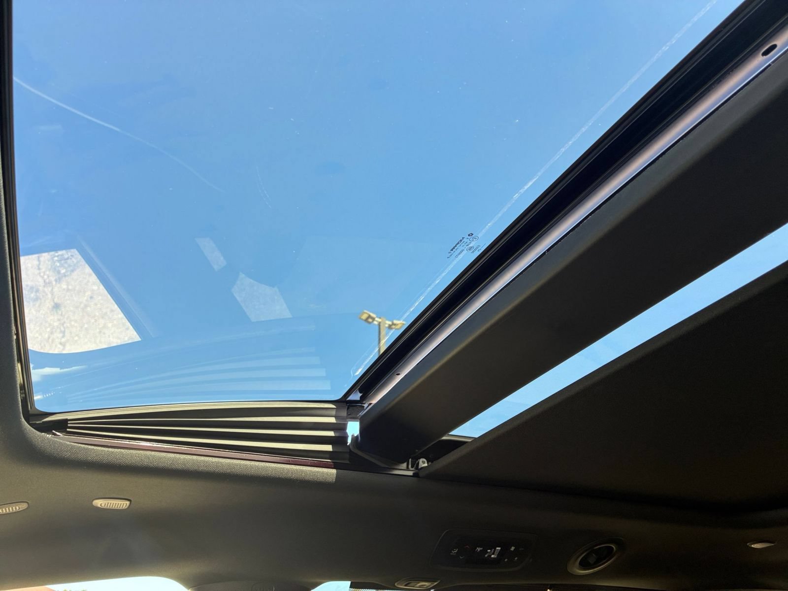 Thumbnail: 2025 Chrysler Pacifica - 30