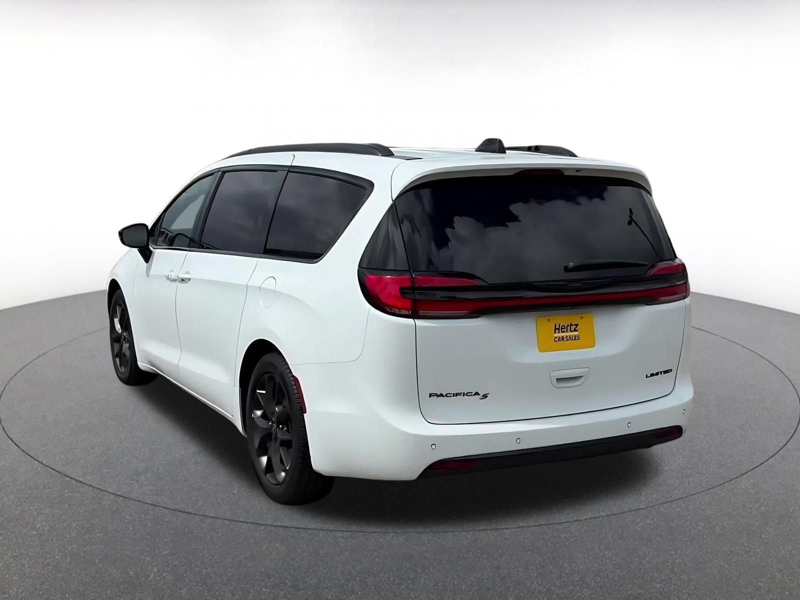Thumbnail: 2025 Chrysler Pacifica - 10