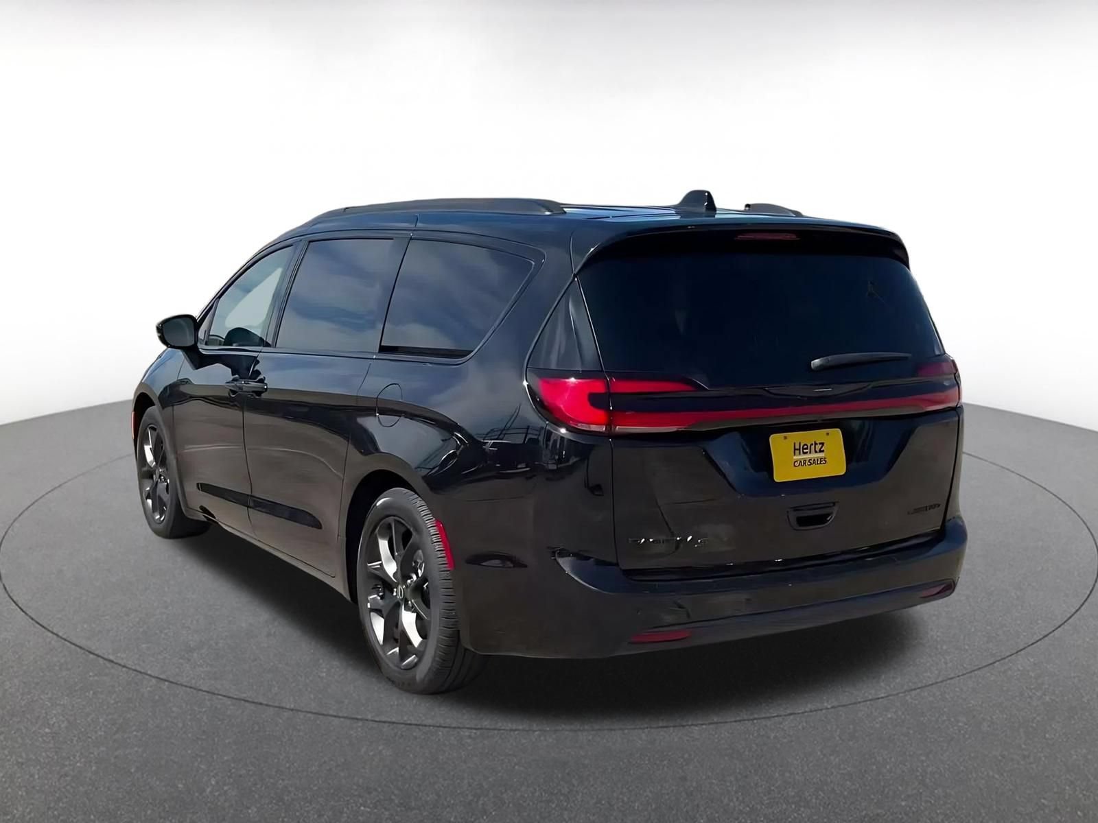 Thumbnail: 2025 Chrysler Pacifica - 10