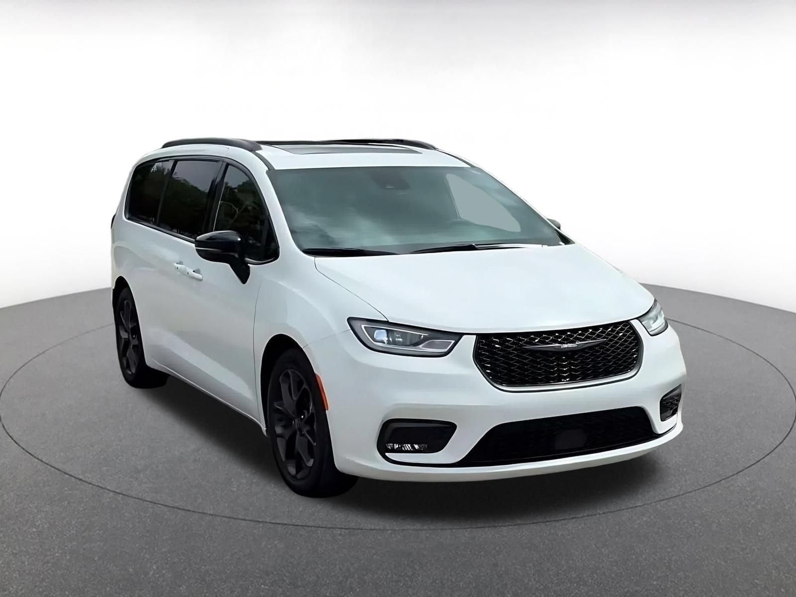 Thumbnail: 2025 Chrysler Pacifica - 3