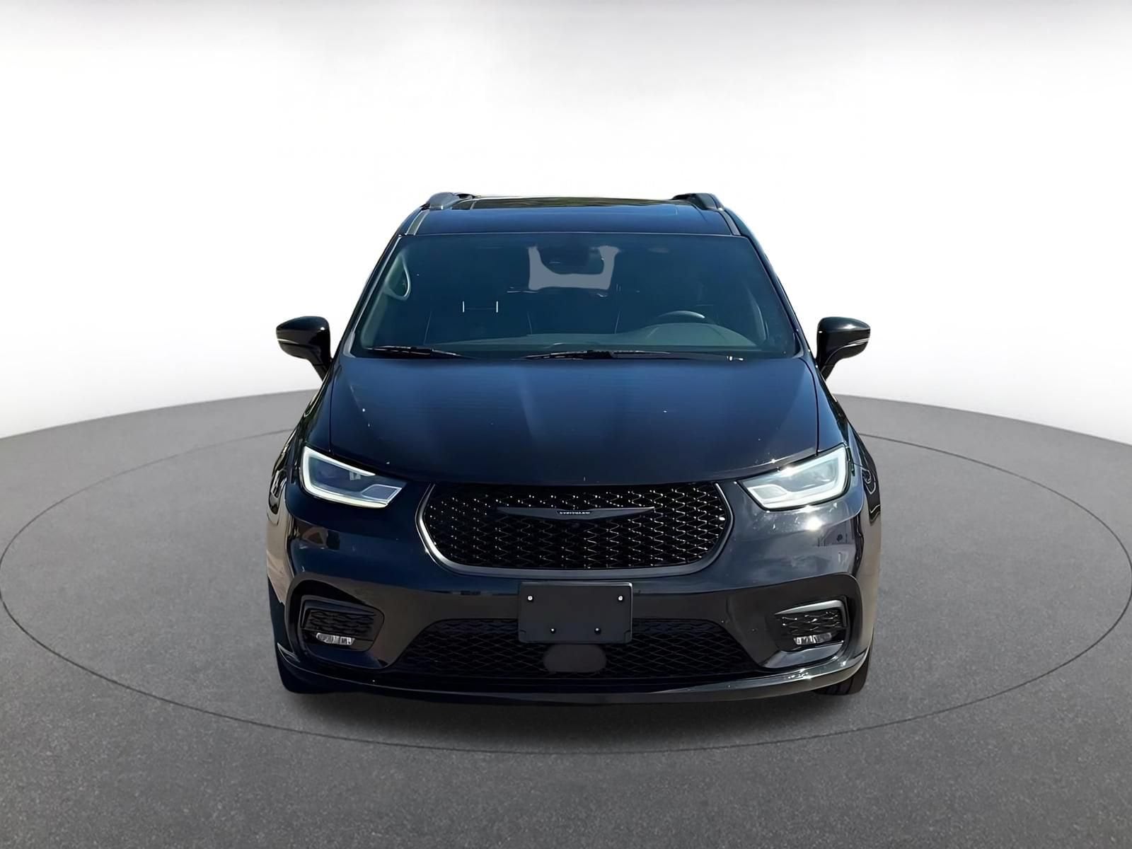 Thumbnail: 2025 Chrysler Pacifica - 4