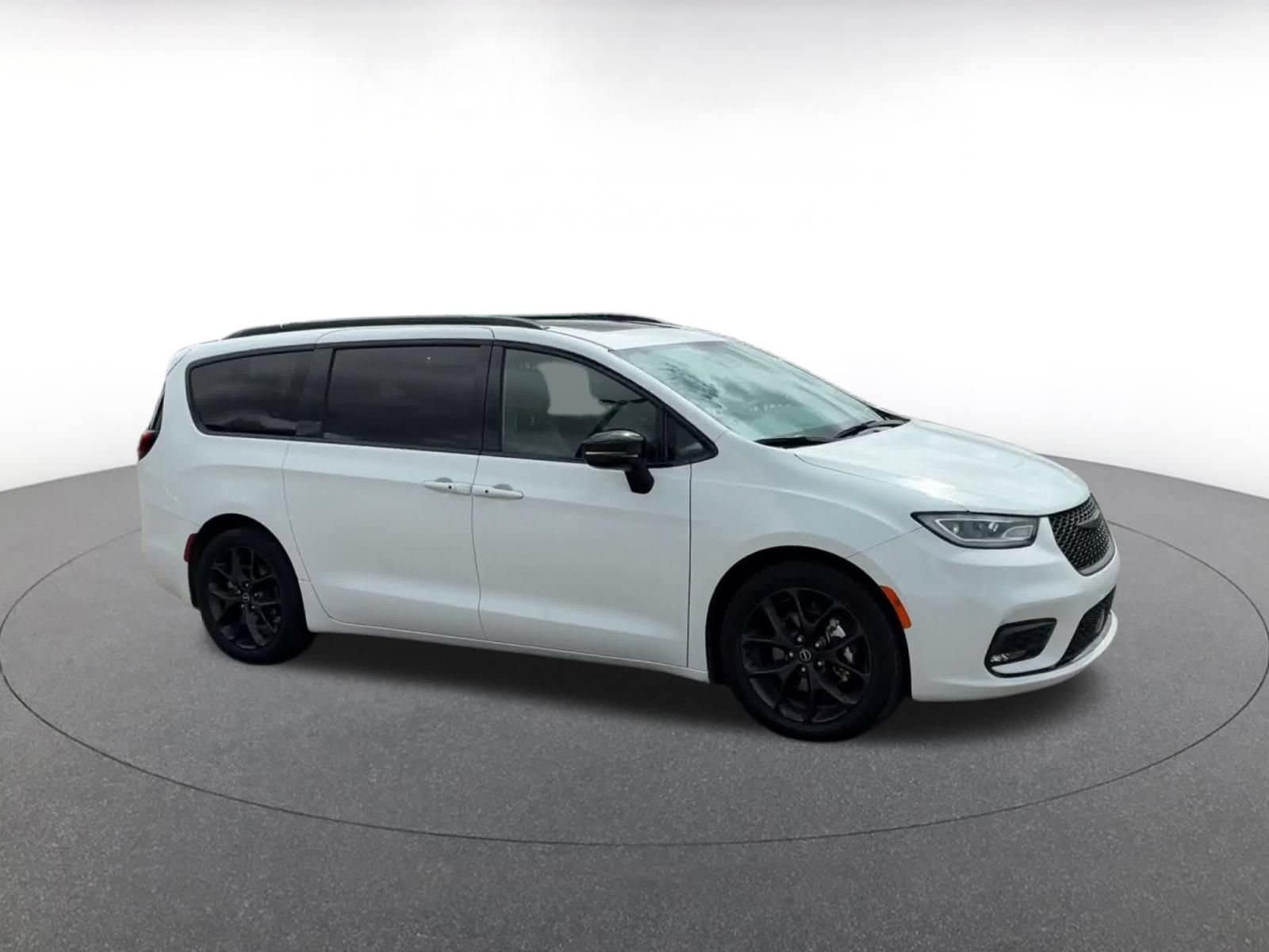 Thumbnail: 2025 Chrysler Pacifica - 2