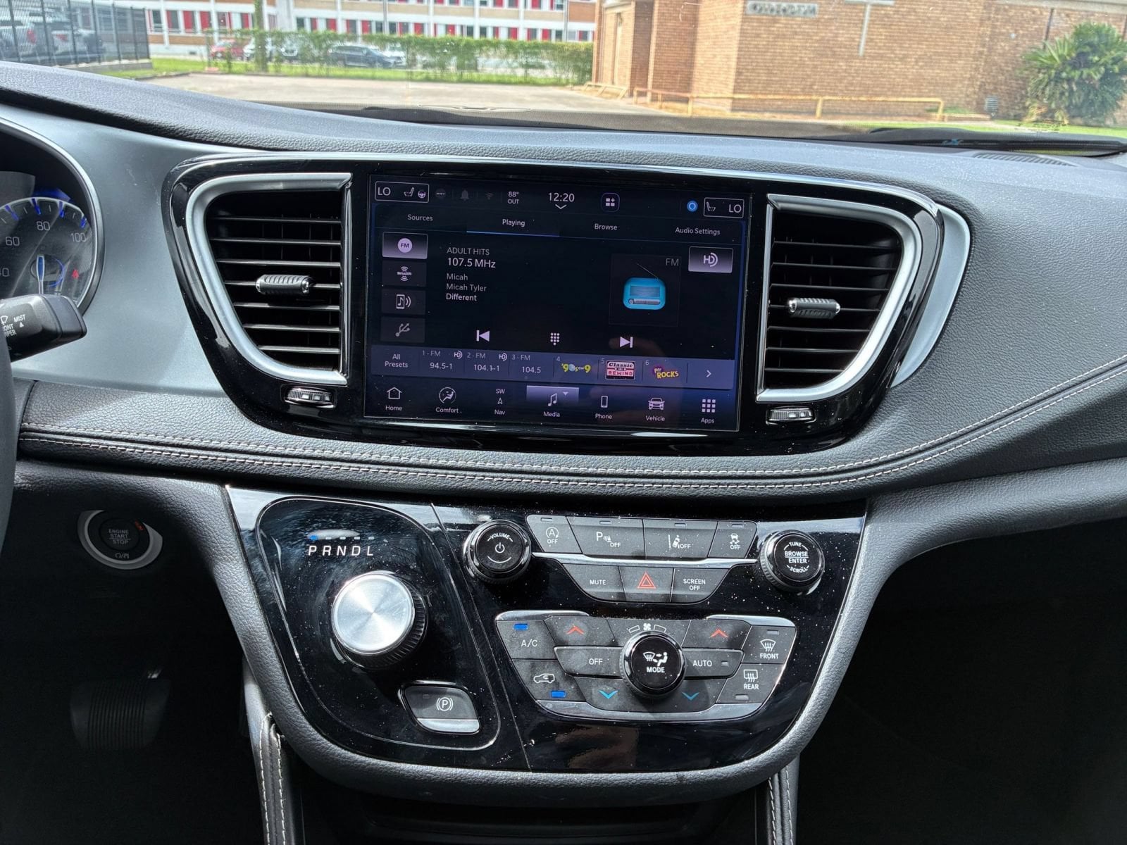 Thumbnail: 2025 Chrysler Pacifica - 16