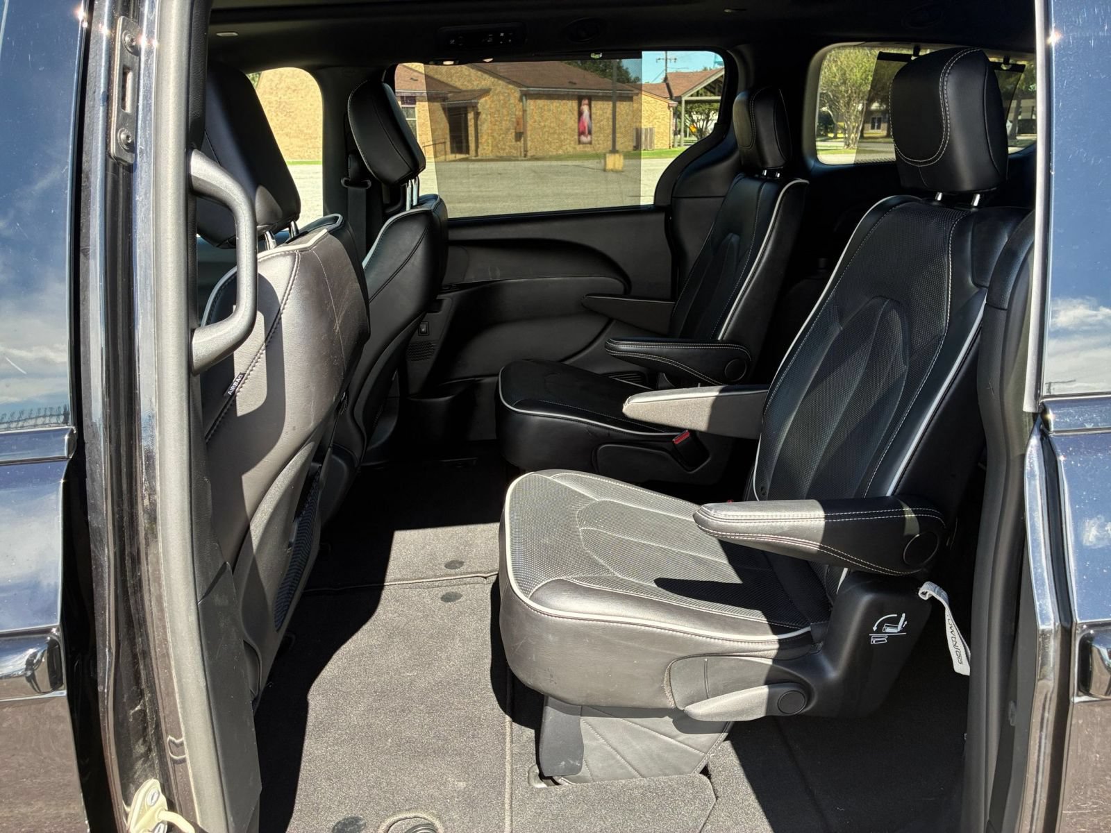 Thumbnail: 2025 Chrysler Pacifica - 27