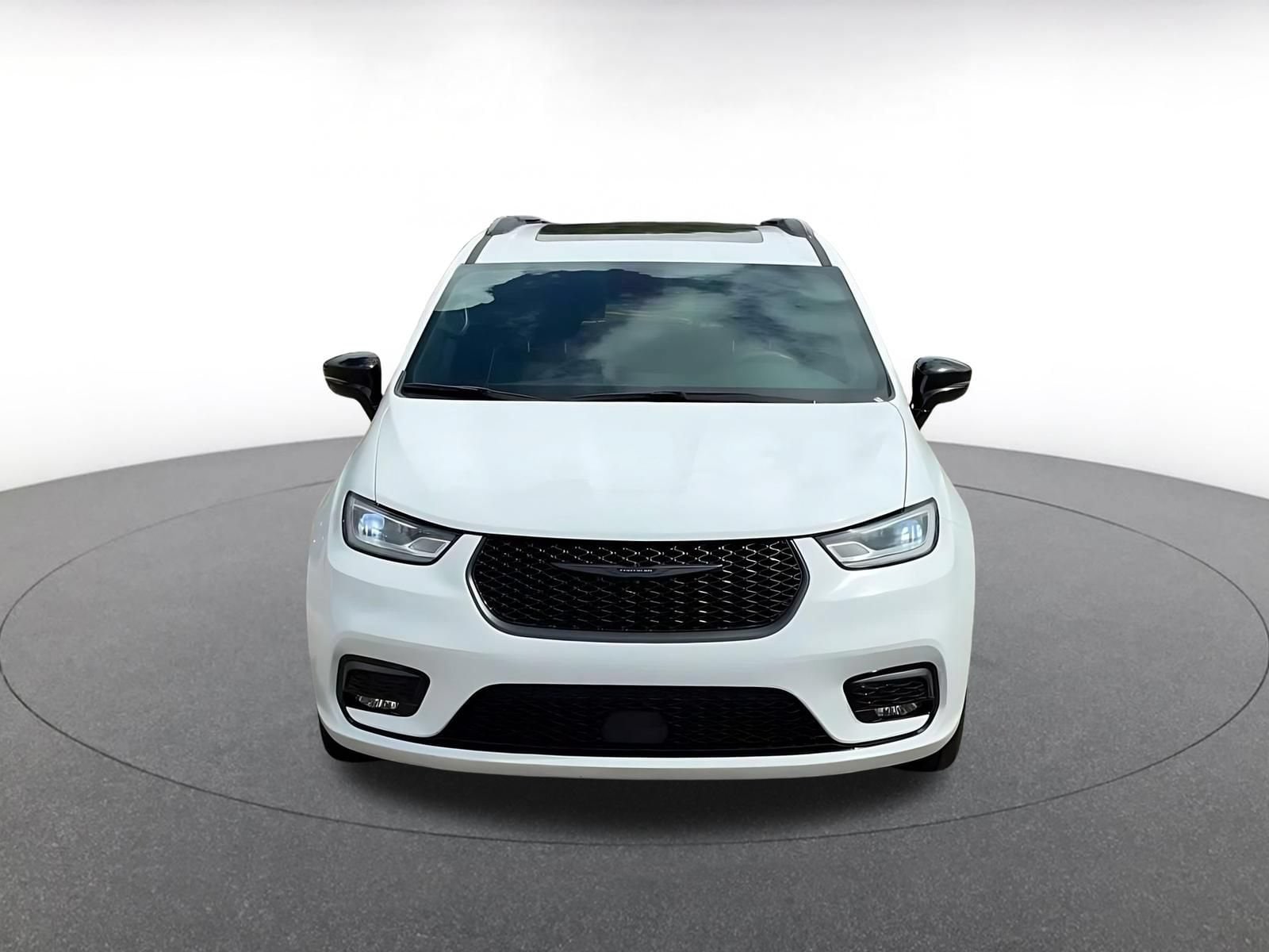 Thumbnail: 2025 Chrysler Pacifica - 4