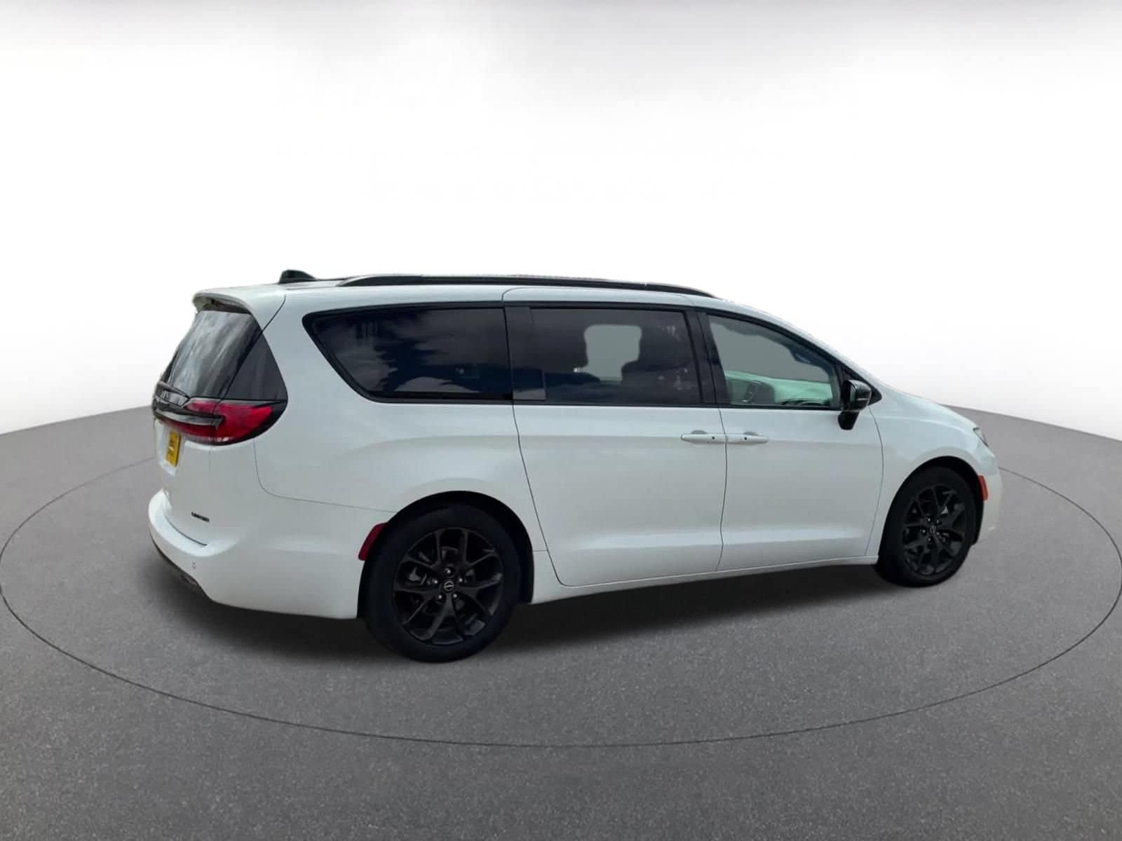 Thumbnail: 2025 Chrysler Pacifica - 14